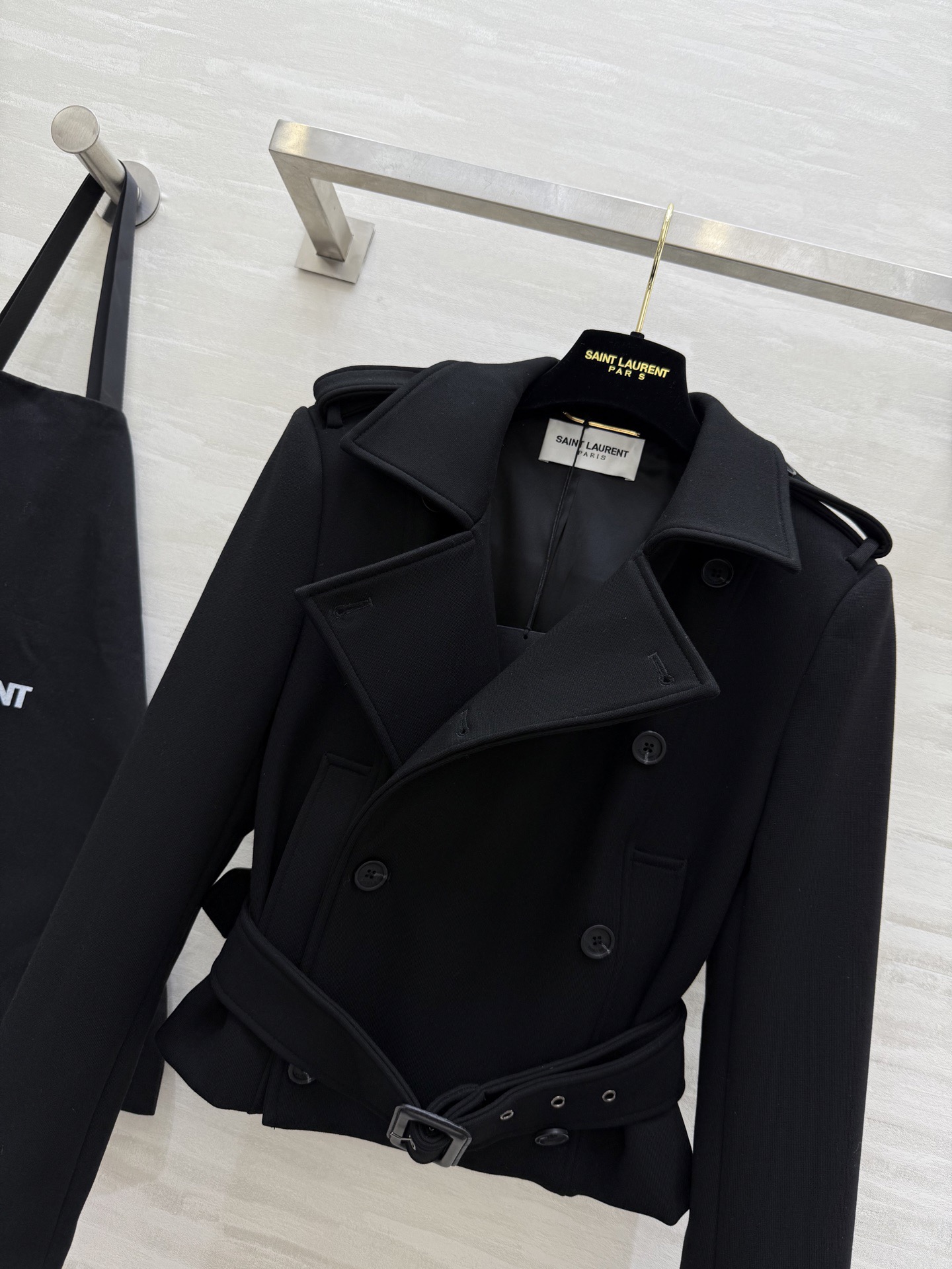 #ysl新款 双排扣短款风衣外套 高品质定制 现货首发size：S/M/L（s码胸围：86，衣长：48）