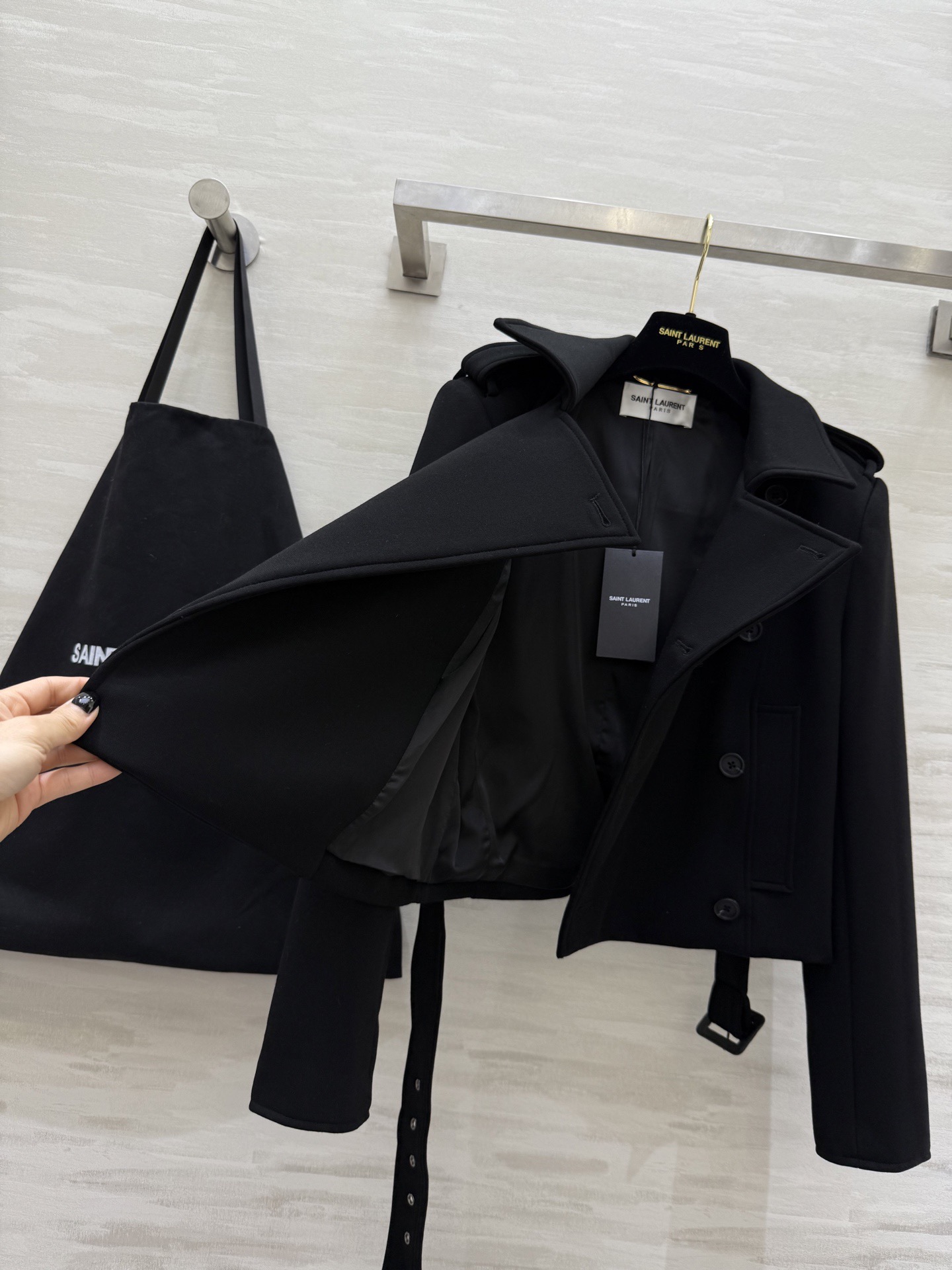 #ysl新款 双排扣短款风衣外套 高品质定制 现货首发size：S/M/L（s码胸围：86，衣长：48）