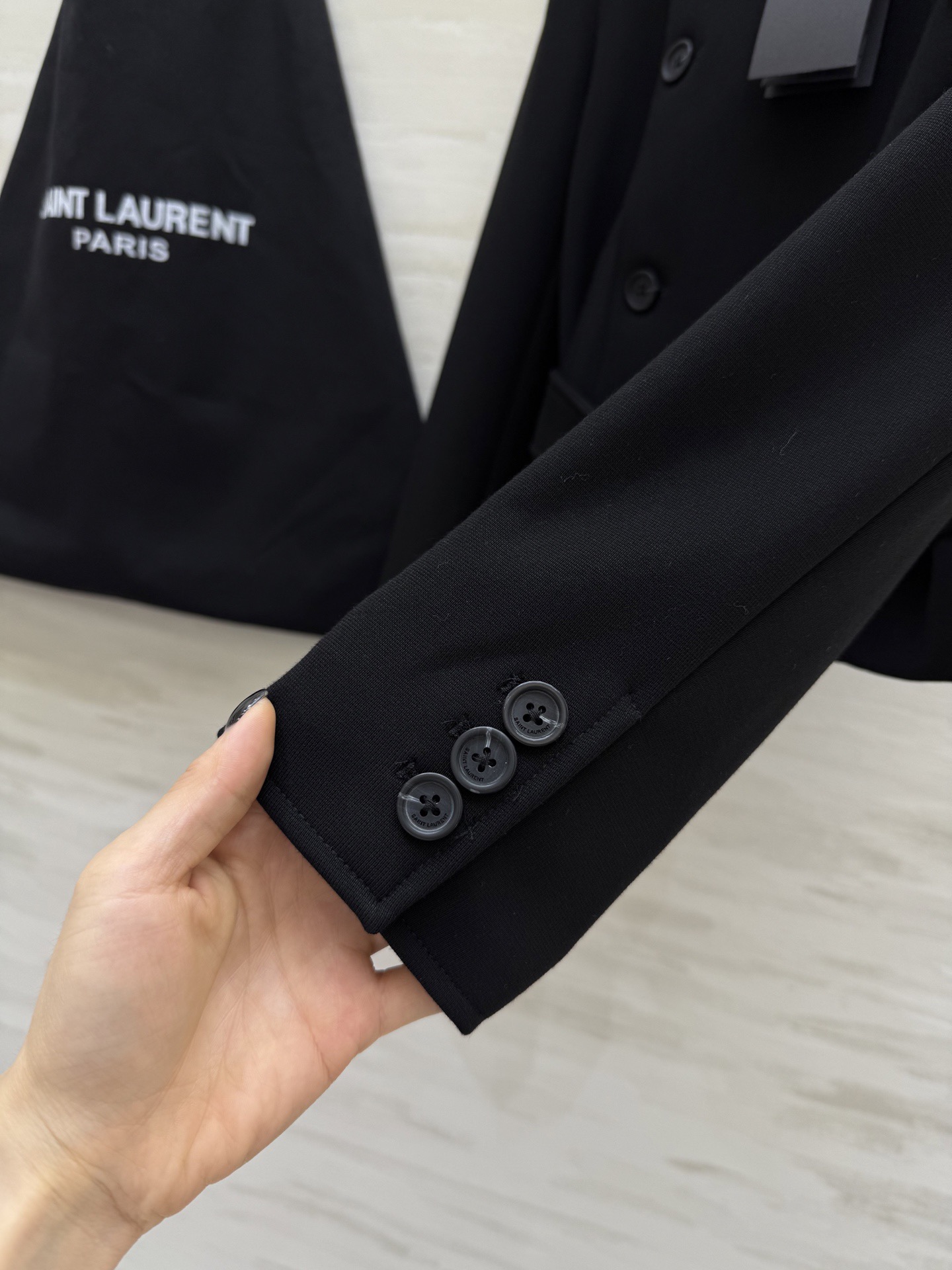 #ysl新款 双排扣短款风衣外套 高品质定制 现货首发size：S/M/L（s码胸围：86，衣长：48）