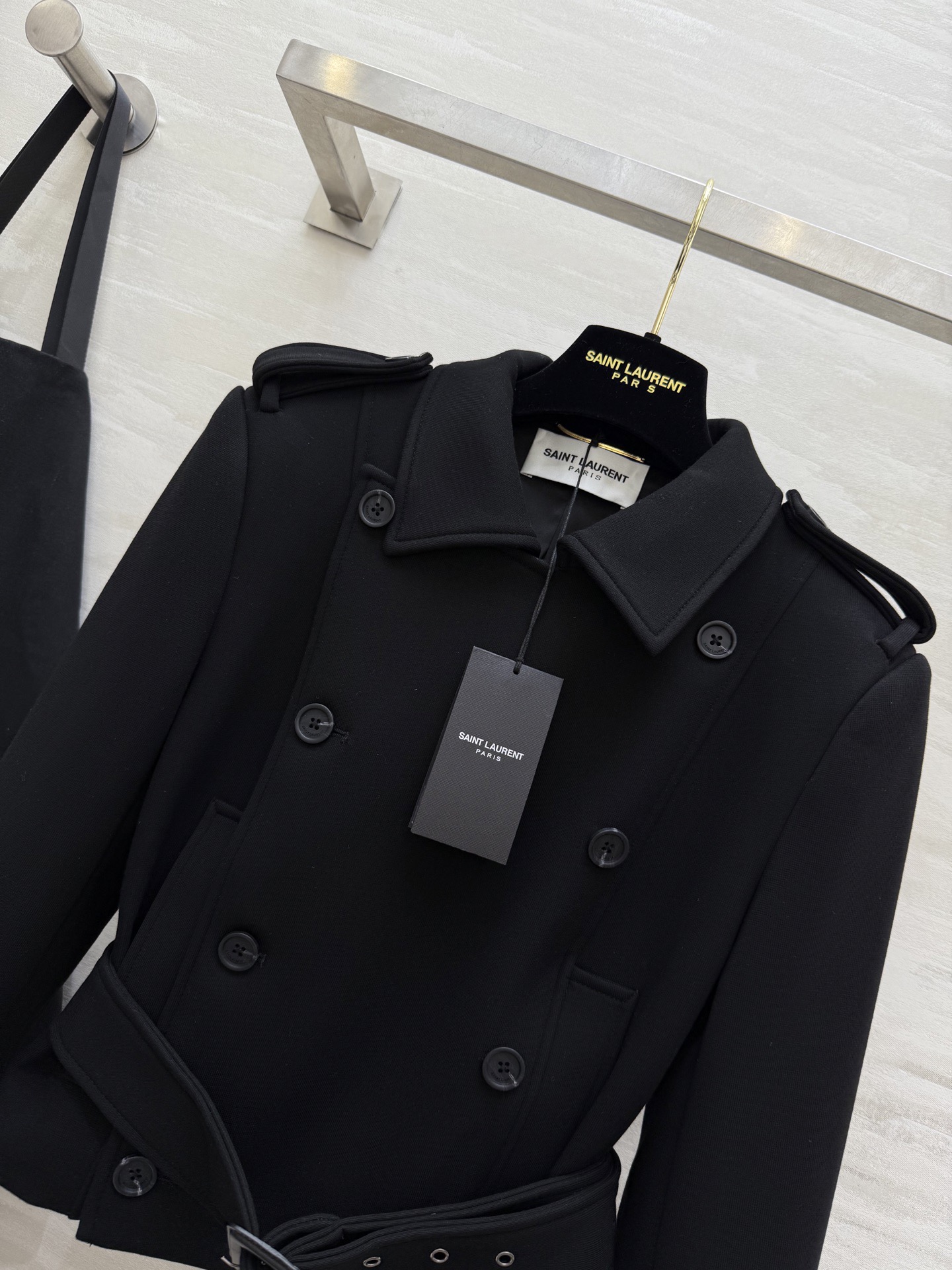 #ysl新款 双排扣短款风衣外套 高品质定制 现货首发size：S/M/L（s码胸围：86，衣长：48）