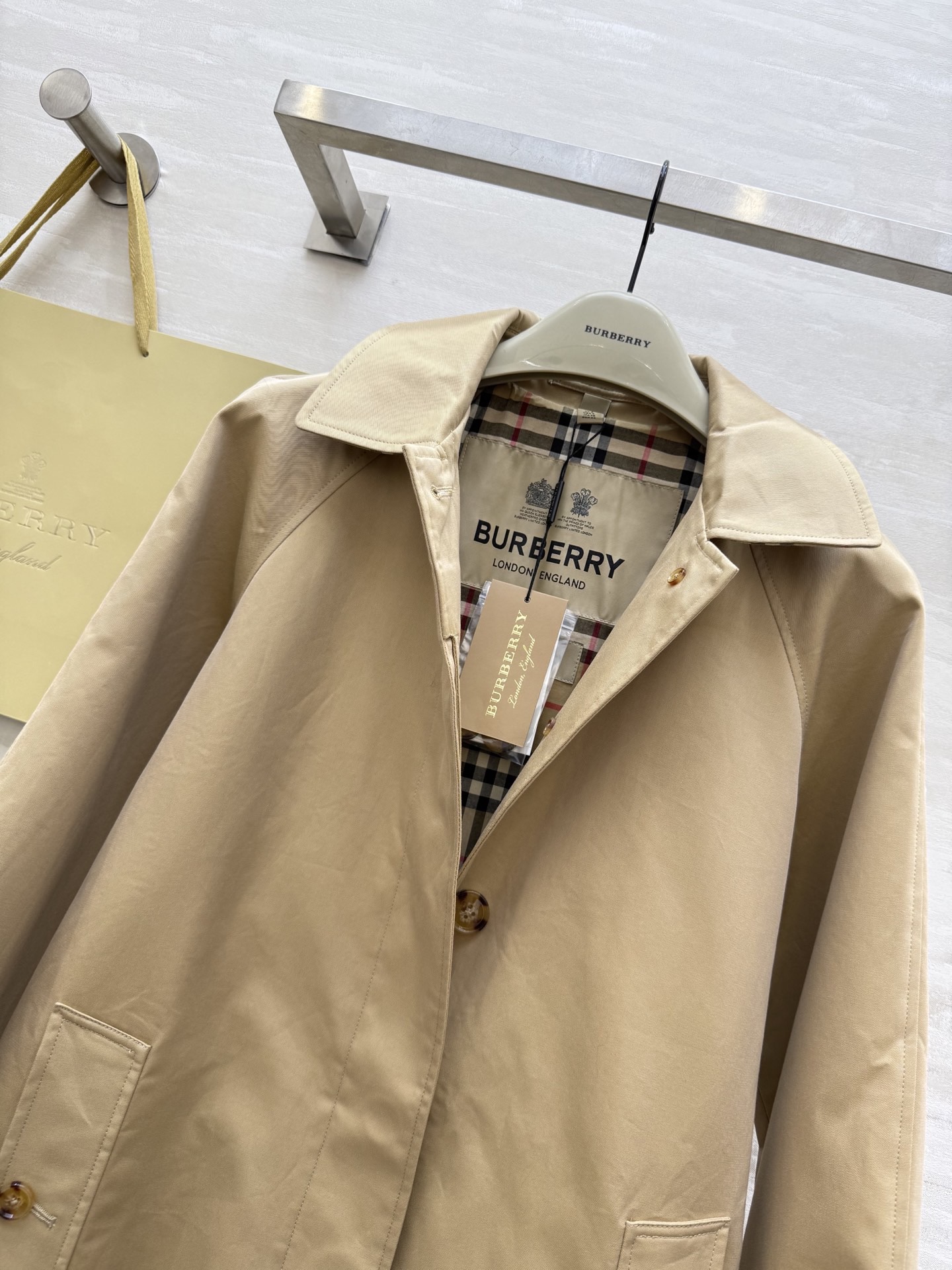 #Burberr♡新款 卡姆登中长款风衣 高品质定制 现货首发size：4/6/8/10/12（uk6胸