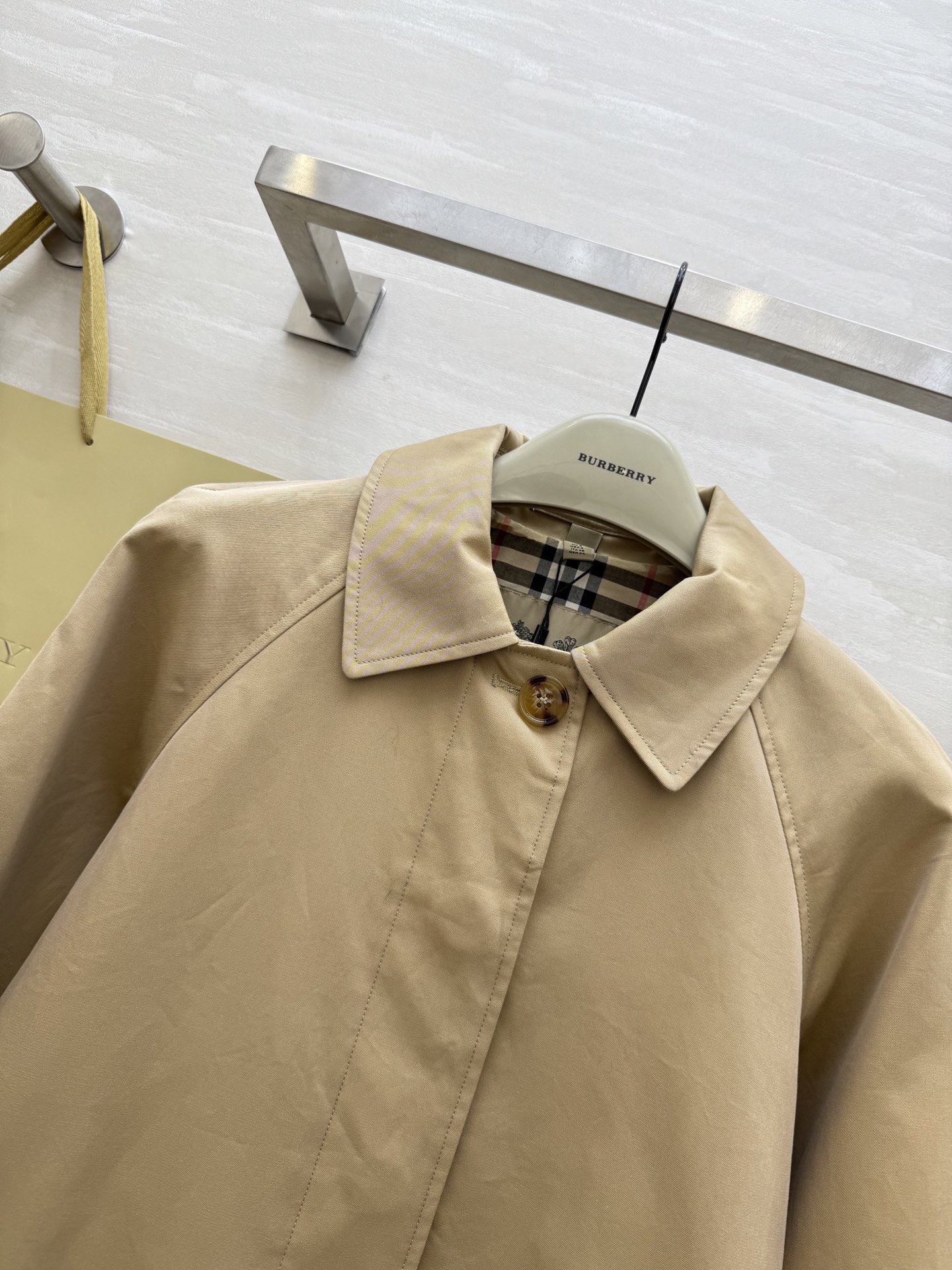 #Burberr♡新款 卡姆登中长款风衣 高品质定制 现货首发size：4/6/8/10/12（uk6胸