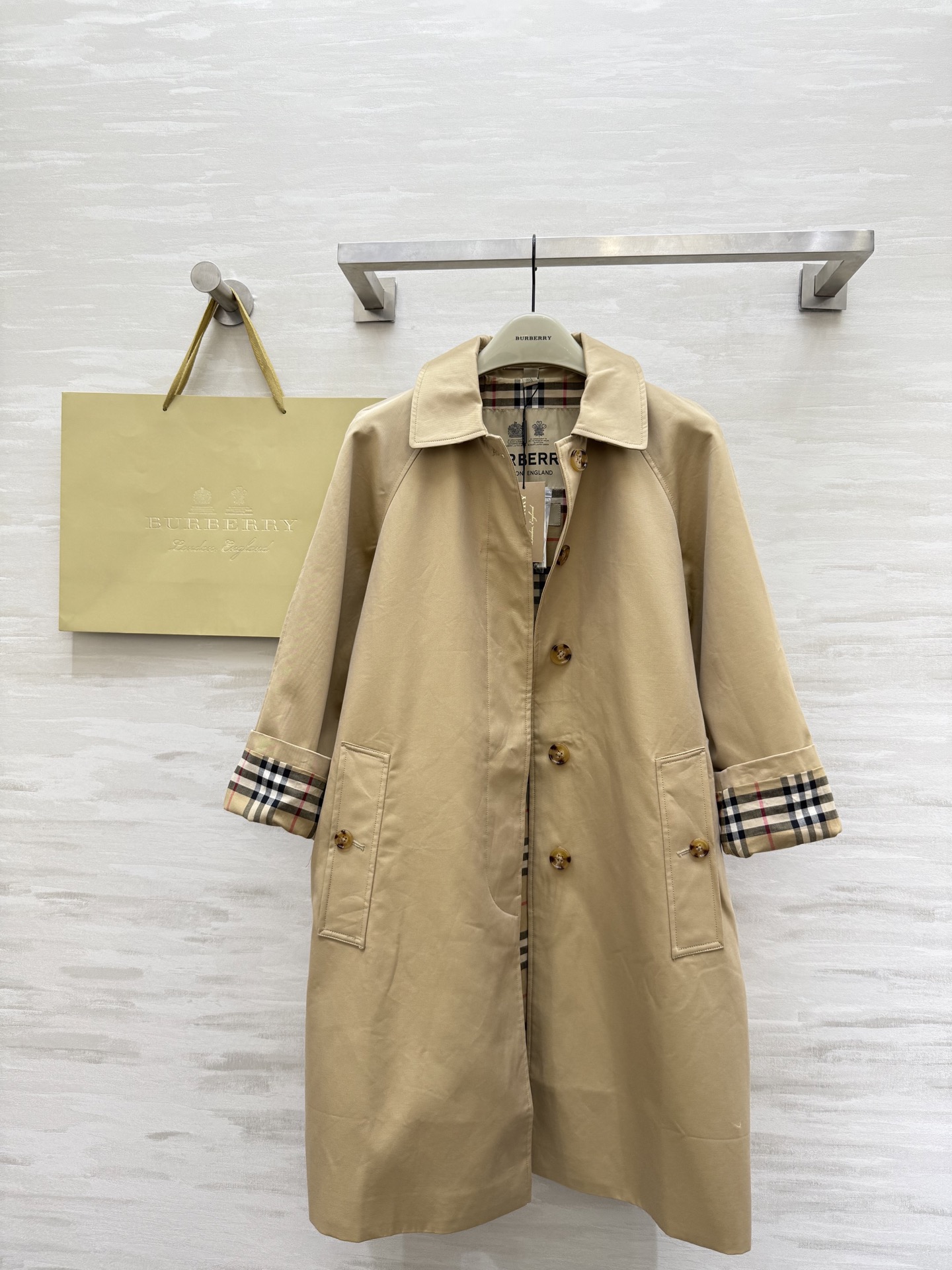#Burberr♡新款 卡姆登中长款风衣 高品质定制 现货首发size：4/6/8/10/12（uk6胸