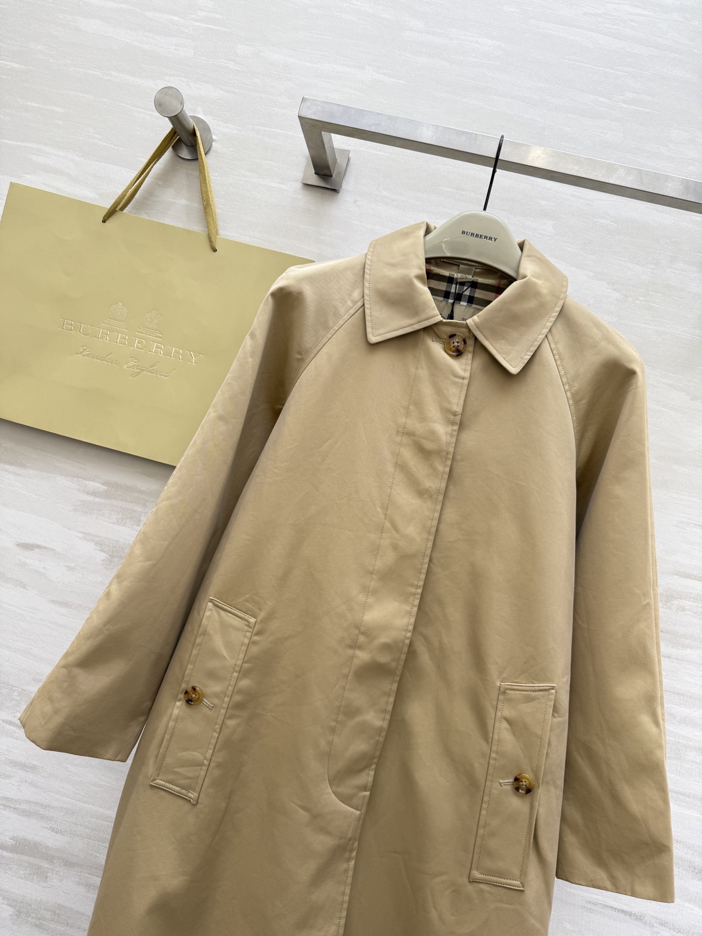 #Burberr♡新款 卡姆登中长款风衣 高品质定制 现货首发size：4/6/8/10/12（uk6胸