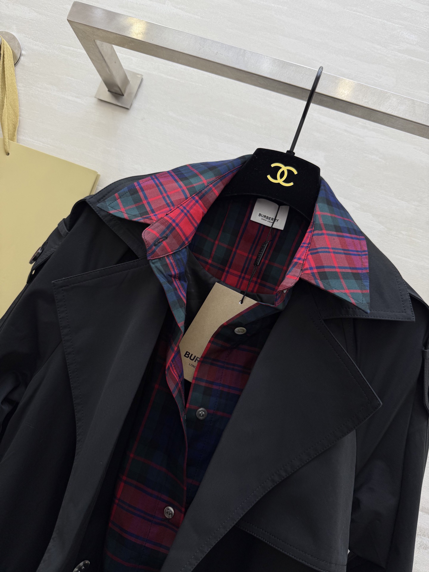 #Burberr♡²⁶新款 假两件设计翻领风衣外套 高品质定制 现货首发size：S/M/L（s码胸围：