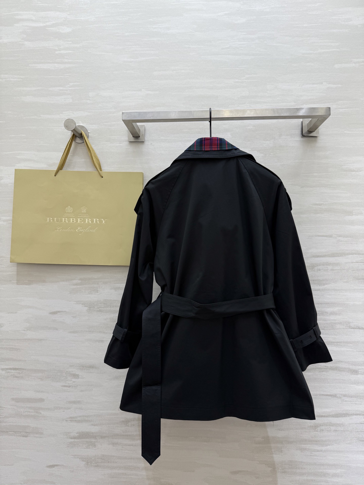 #Burberr♡²⁶新款 假两件设计翻领风衣外套 高品质定制 现货首发size：S/M/L（s码胸围：