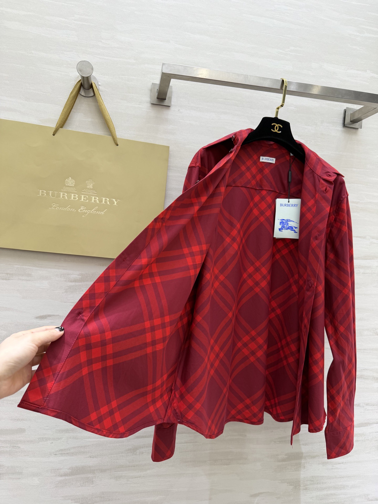 #Burberr♡²⁶新款 格纹衬衣 经典格纹设计 棉质面料柔软透气穿着舒适 单排扣+翻领 细节精致 领