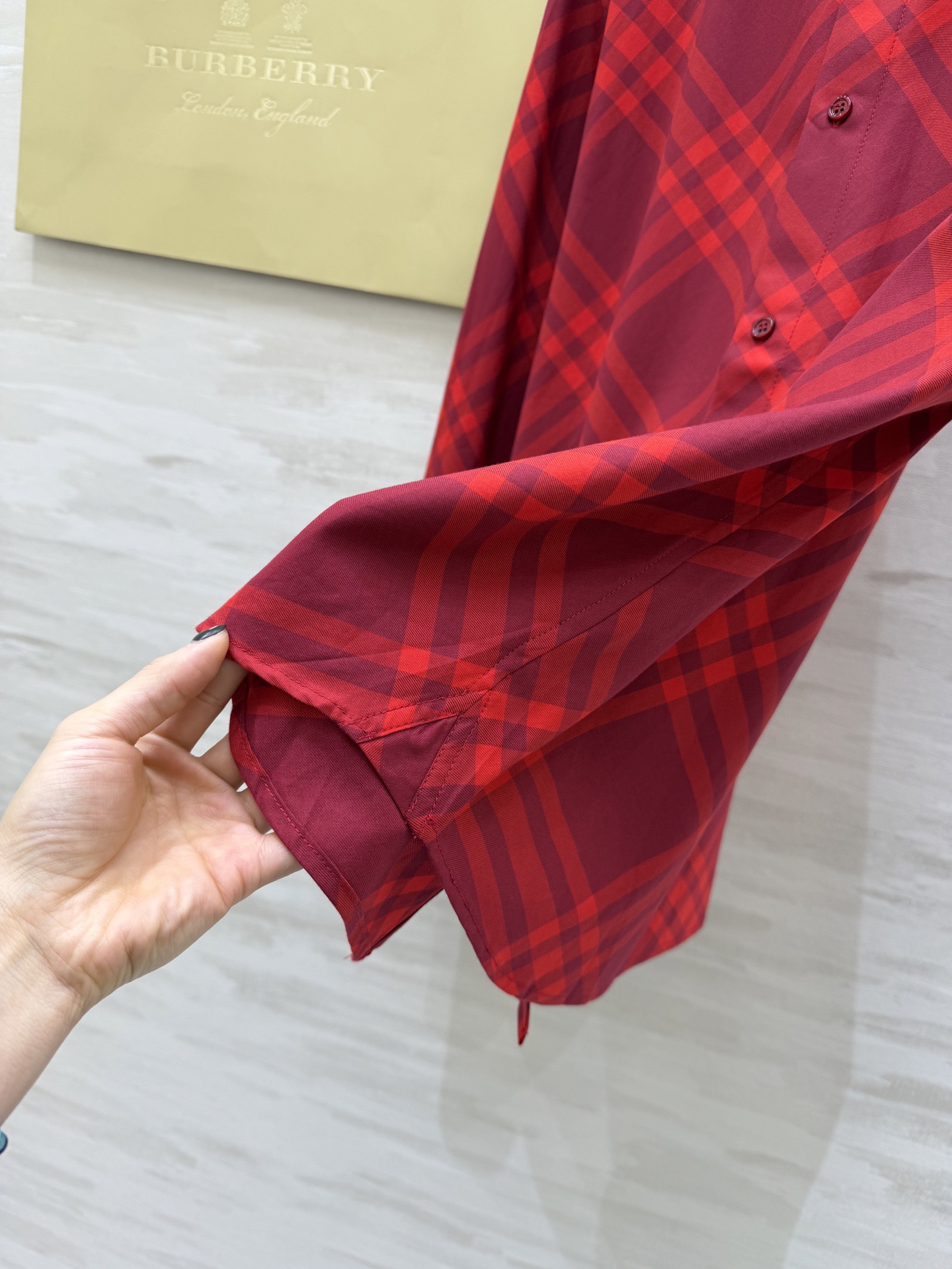 #Burberr♡²⁶新款 格纹衬衣 经典格纹设计 棉质面料柔软透气穿着舒适 单排扣+翻领 细节精致 领