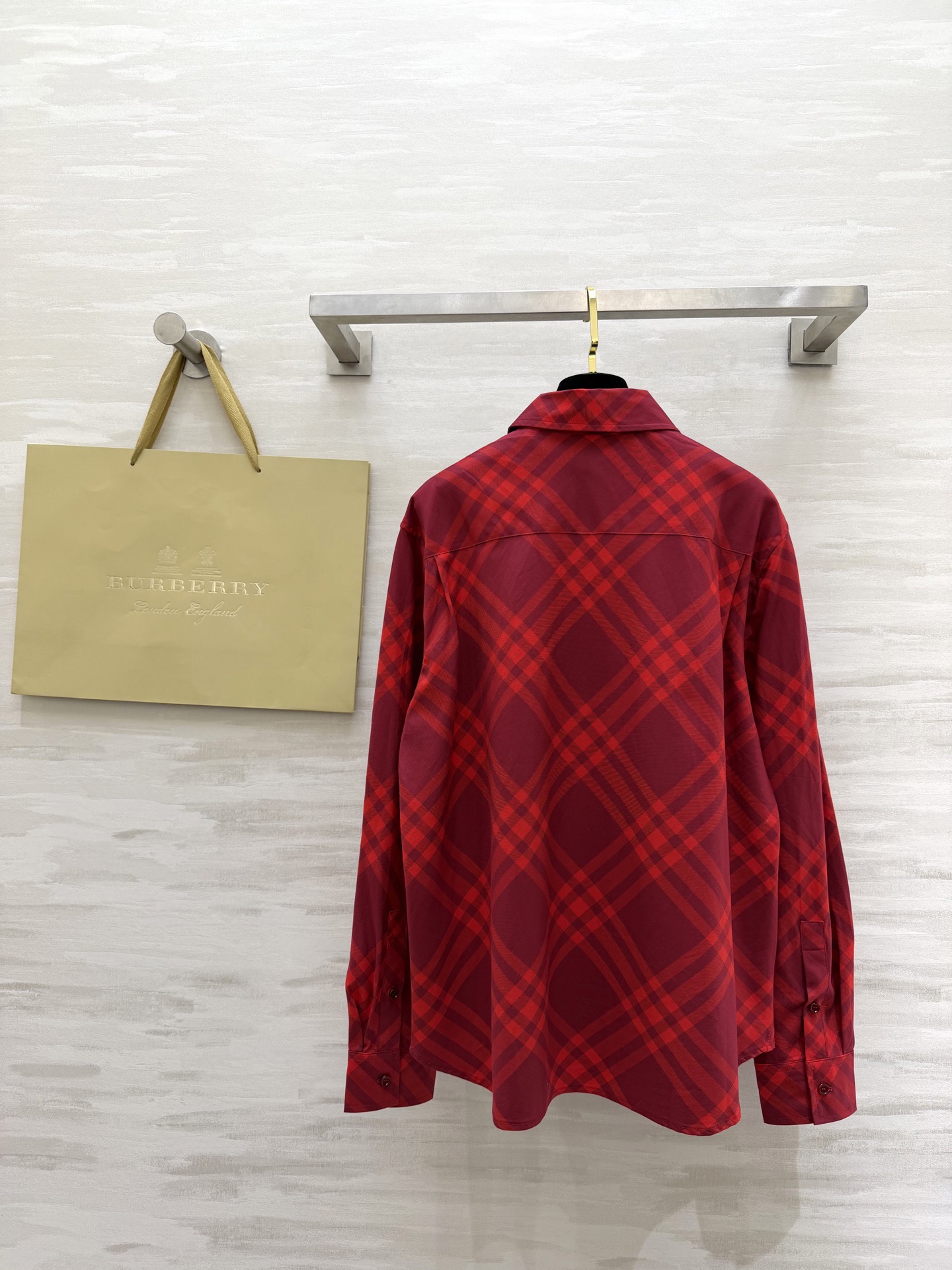 #Burberr♡²⁶新款 格纹衬衣 经典格纹设计 棉质面料柔软透气穿着舒适 单排扣+翻领 细节精致 领