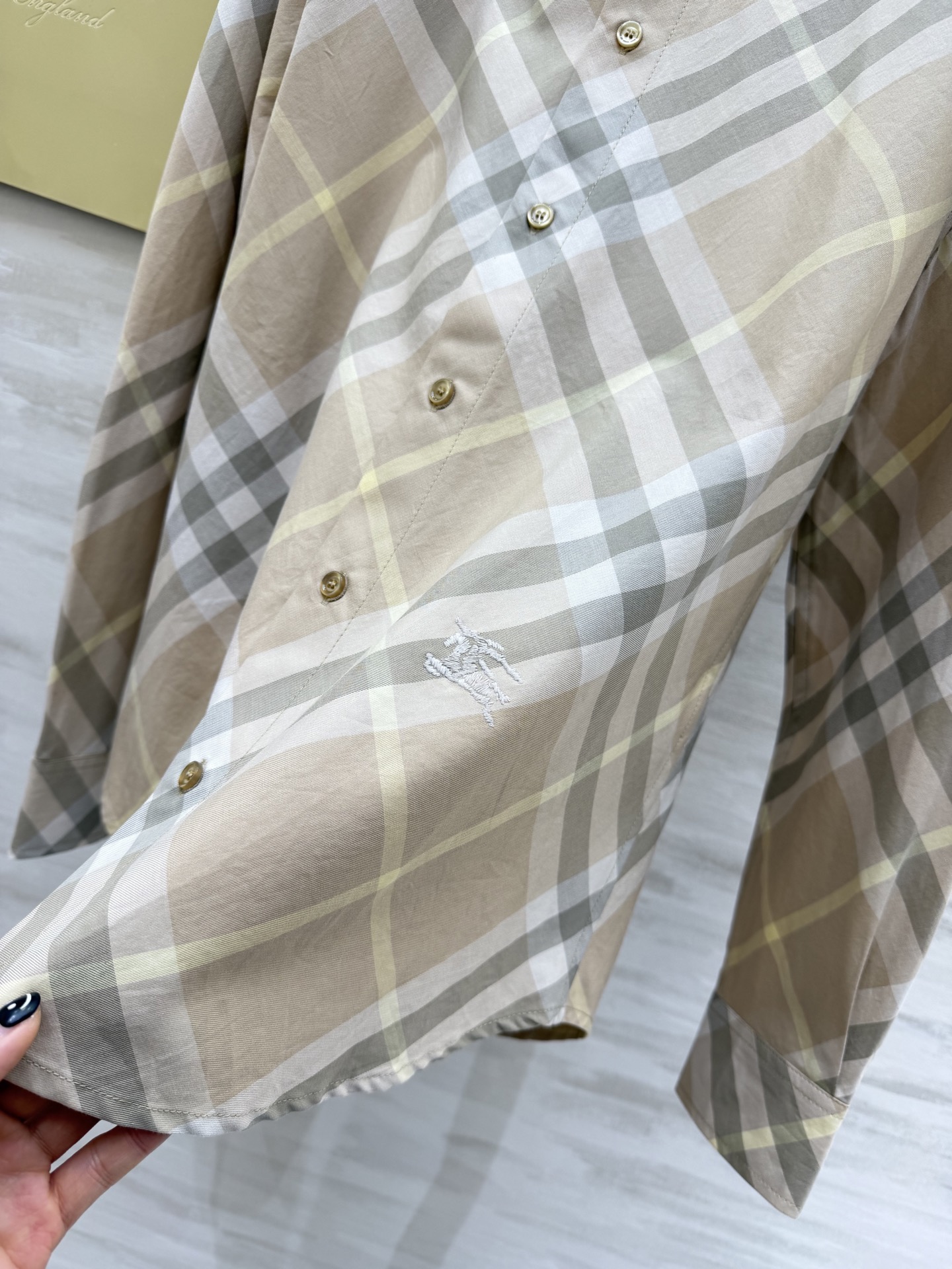 #Burberr♡²⁶新款 格纹衬衣 经典格纹设计 棉质面料柔软透气穿着舒适 单排扣+翻领 细节精致 领