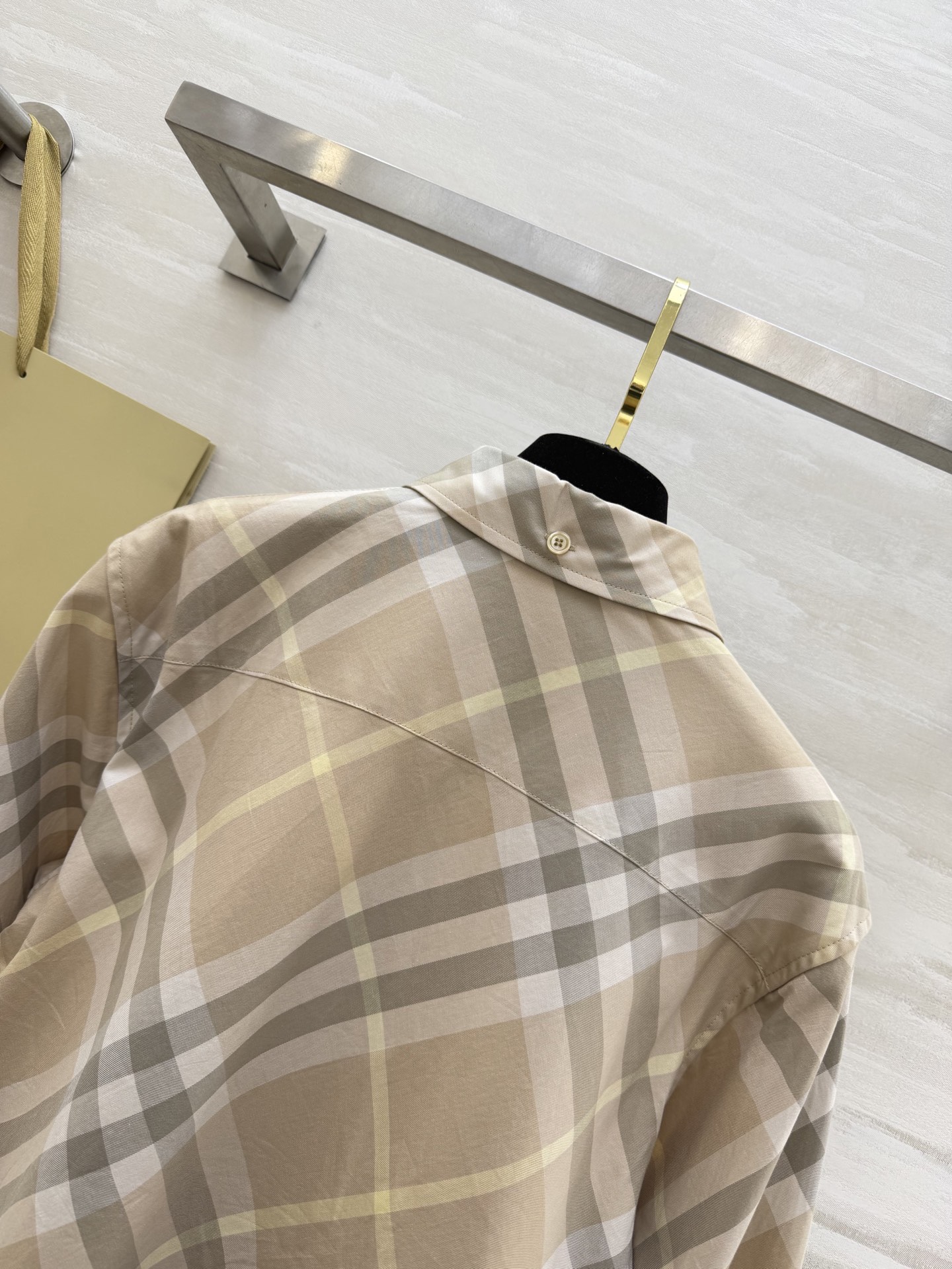 #Burberr♡²⁶新款 格纹衬衣 经典格纹设计 棉质面料柔软透气穿着舒适 单排扣+翻领 细节精致 领
