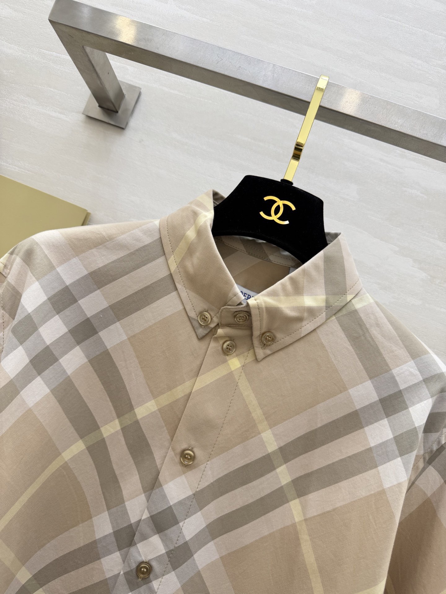 #Burberr♡²⁶新款 格纹衬衣 经典格纹设计 棉质面料柔软透气穿着舒适 单排扣+翻领 细节精致 领