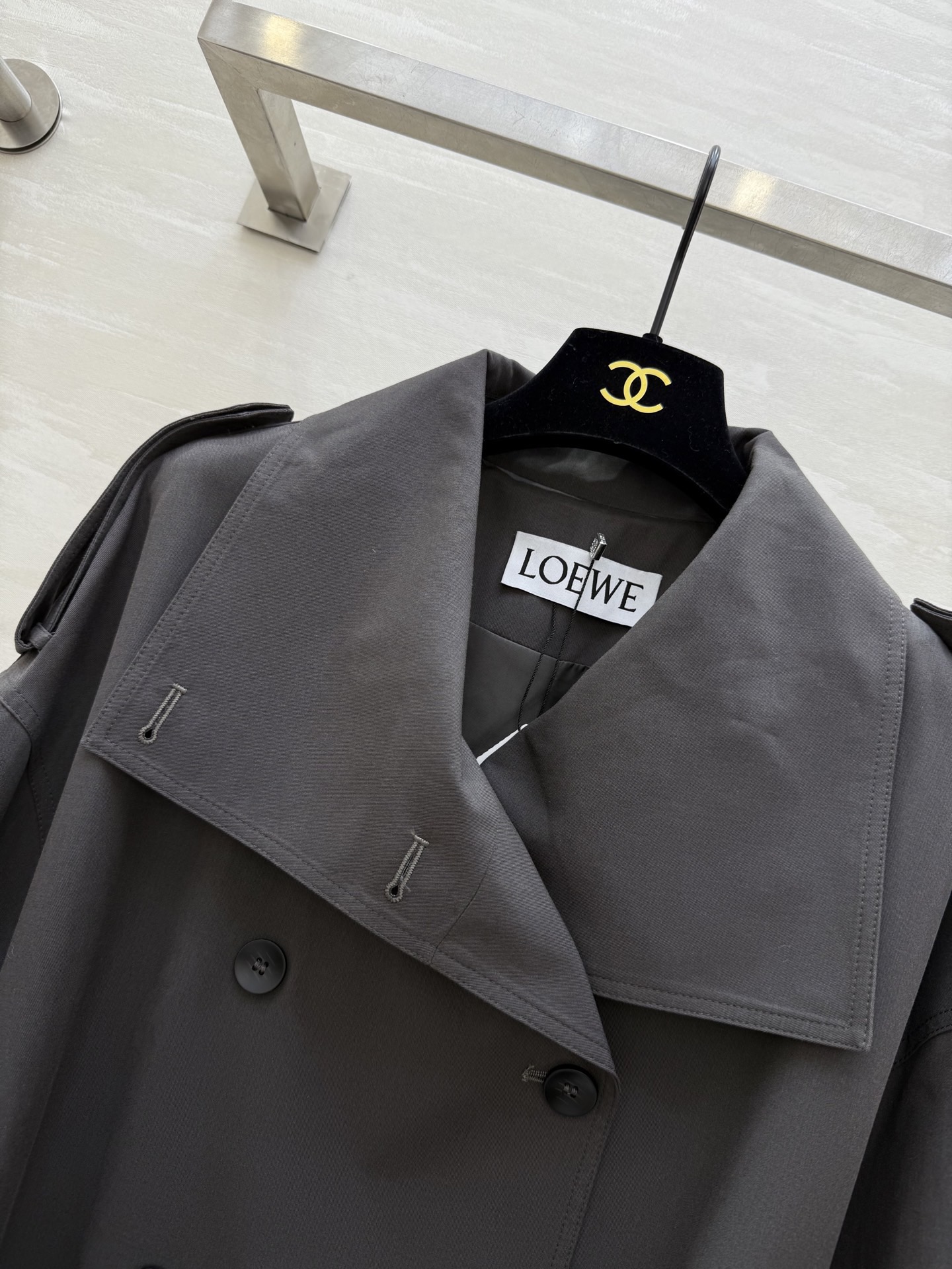 #Loew♡²⁶新款 大翻领风衣外套 高品质定制 现货首发size：S/M/L（s码肩宽：60，胸围：1