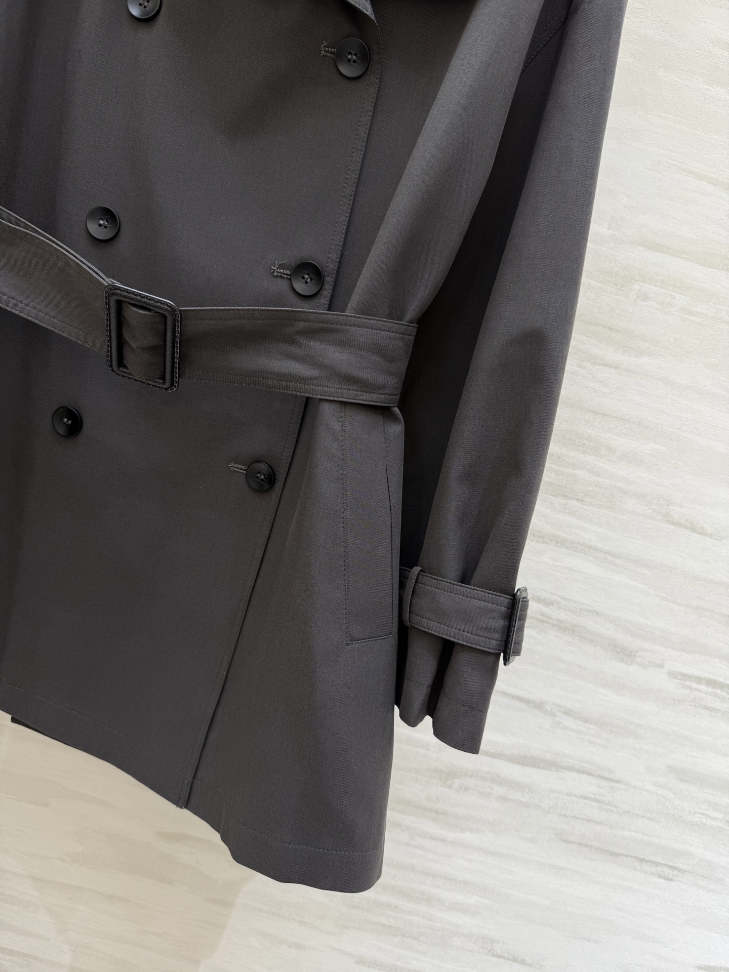 #Loew♡²⁶新款 大翻领风衣外套 高品质定制 现货首发size：S/M/L（s码肩宽：60，胸围：1