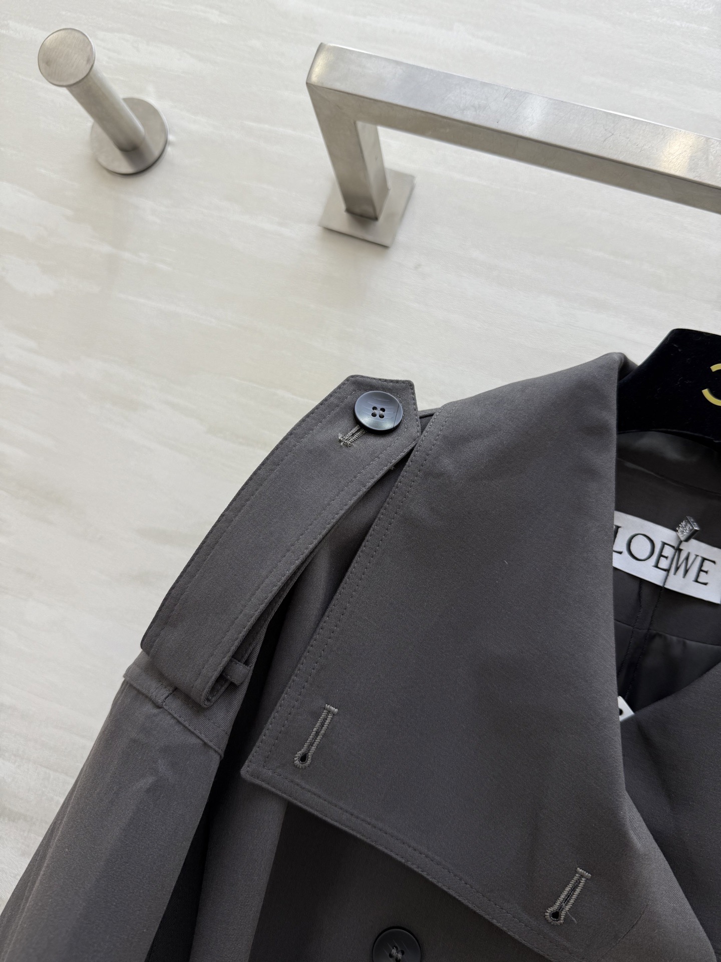 #Loew♡²⁶新款 大翻领风衣外套 高品质定制 现货首发size：S/M/L（s码肩宽：60，胸围：1