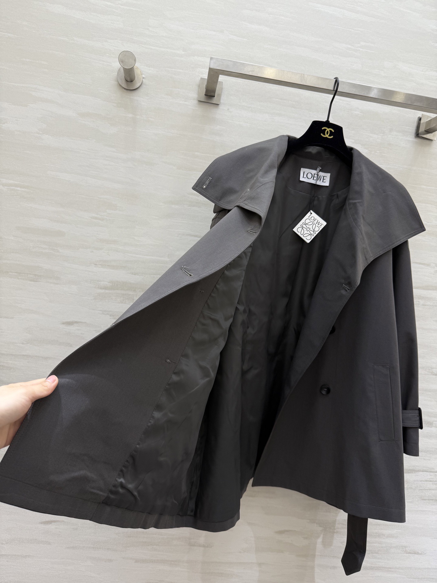#Loew♡²⁶新款 大翻领风衣外套 高品质定制 现货首发size：S/M/L（s码肩宽：60，胸围：1