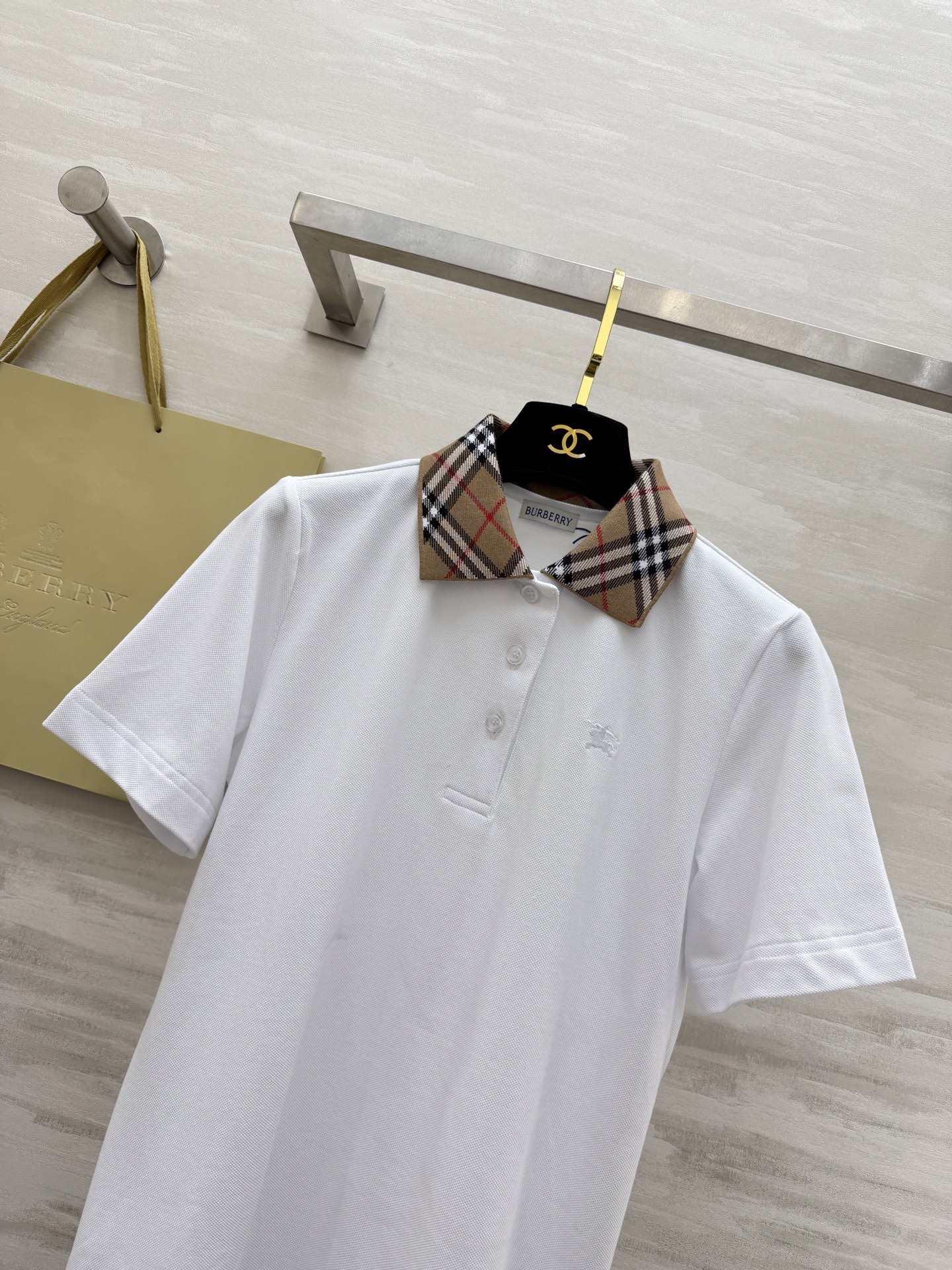 ▫️Burberr♡²⁶春夏新款▫️ 春天的第一件Polo衫，被问爆了！▫️ 三色可选，承包你整个春天的