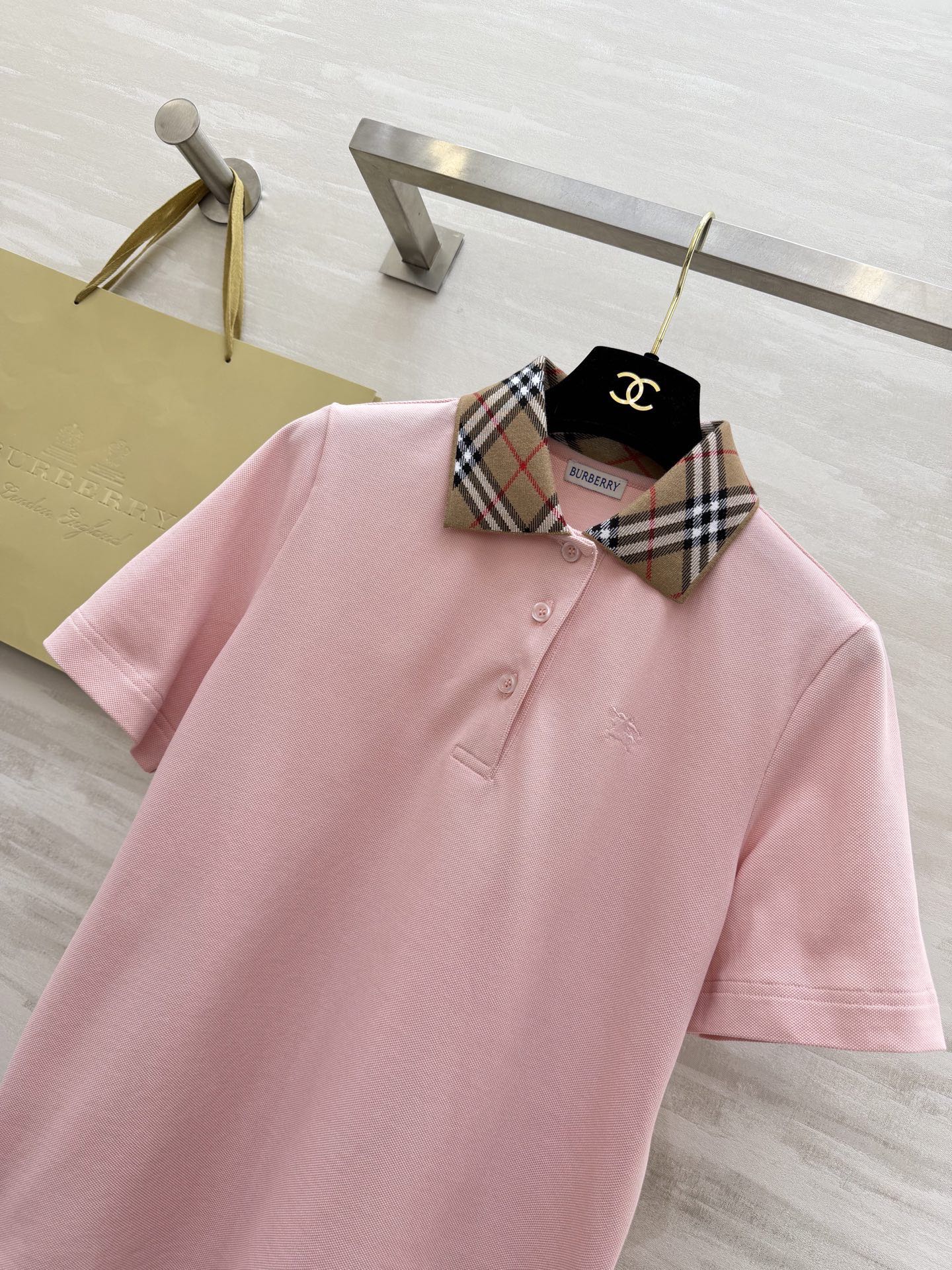▫️Burberr♡²⁶春夏新款▫️ 春天的第一件Polo衫，被问爆了！▫️ 三色可选，承包你整个春天的