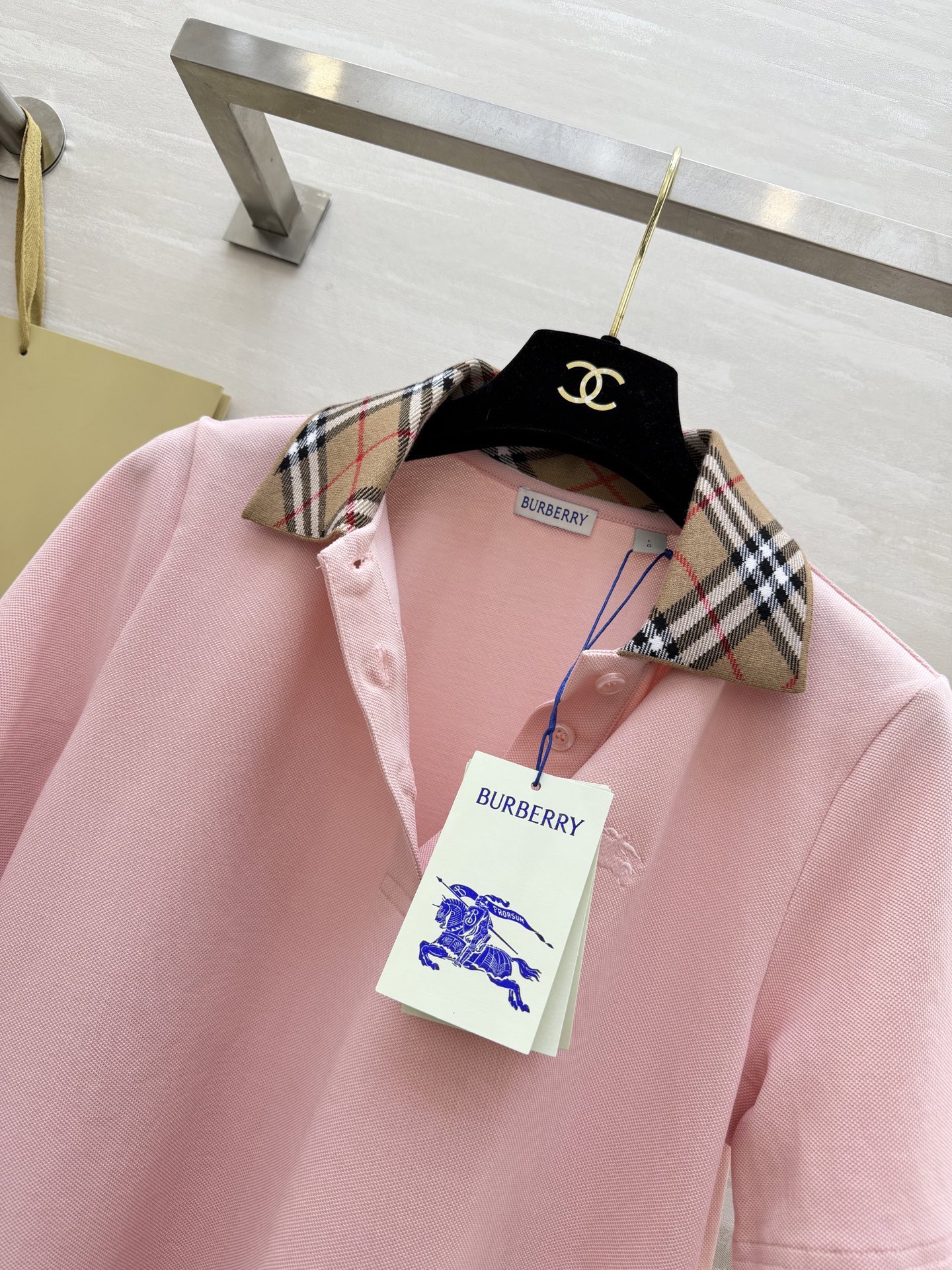 ▫️Burberr♡²⁶春夏新款▫️ 春天的第一件Polo衫，被问爆了！▫️ 三色可选，承包你整个春天的