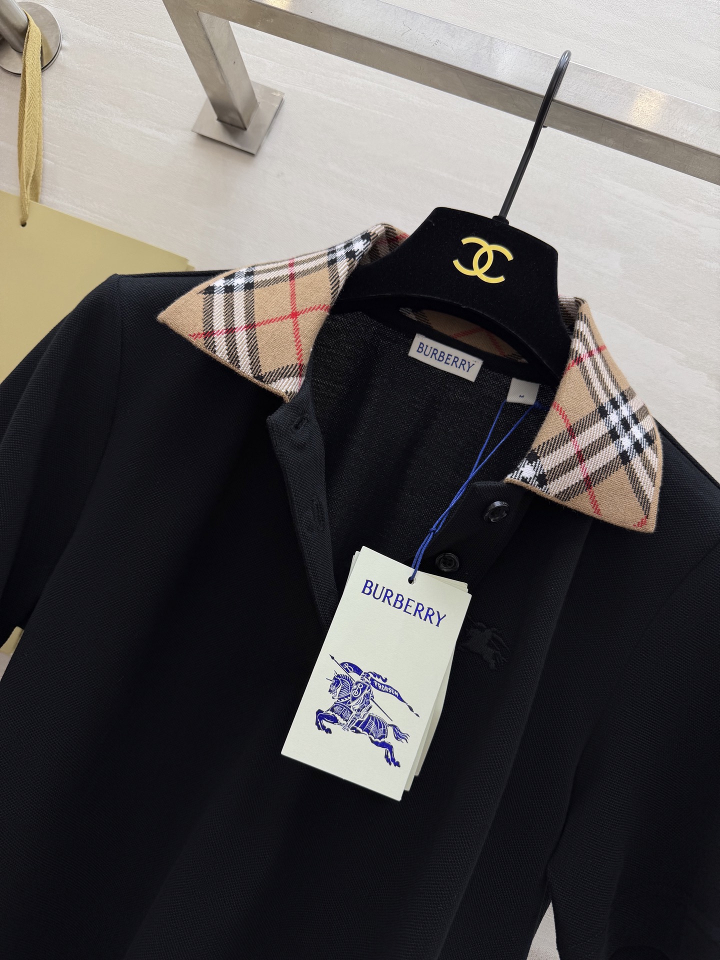 ▫️Burberr♡²⁶春夏新款▫️ 春天的第一件Polo衫，被问爆了！▫️ 三色可选，承包你整个春天的