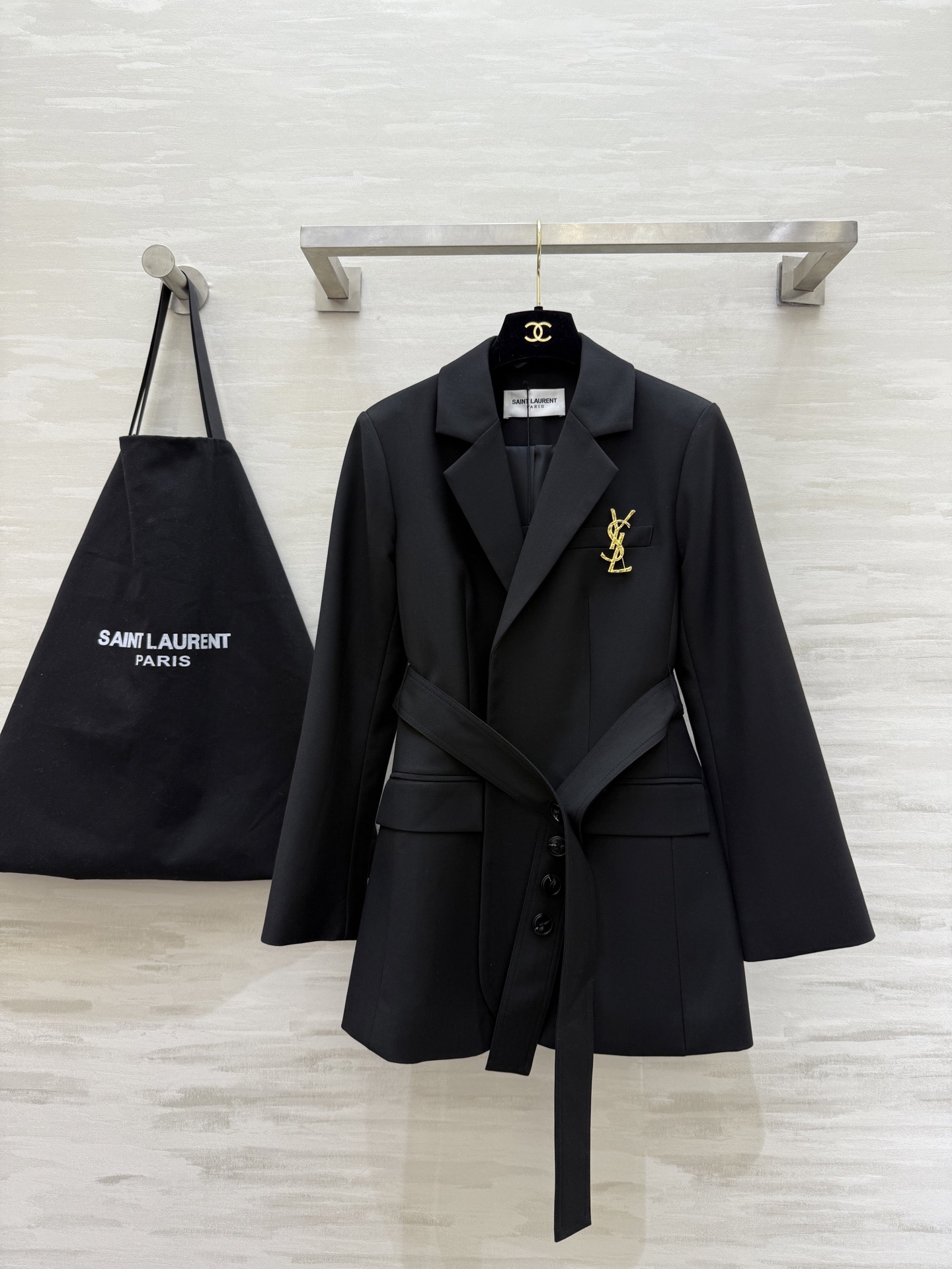 NO:720240,#The highest version on the market. The girl inspects the goods, trims the three marks on the threads, and delivers the goods. You can post pictures and take videos. If you want quality and service, add me on WeChat. We will not accept urgent orders. ysl new wool suit jacket, high quality customization, available in stock first size S/M/L/XL (S size shoulder width 38, chest 92, length 72), Saint Laurent-clothing, saint laurent, saint laurent, jackets & coats, business suit,19860909#市面最高版本小妹验货、修剪线头上三标、发货可发图及拍视频,要品质要服务的加我微信,不接急单. ysl新款 羊毛西装外套 高品质定制 现货首发sizeS/M/L/XL（s码肩宽38,胸围92,衣长72）,圣罗兰-服装,saint laurent,saint laurent,jackets & coats,business suit,,Women's clothing