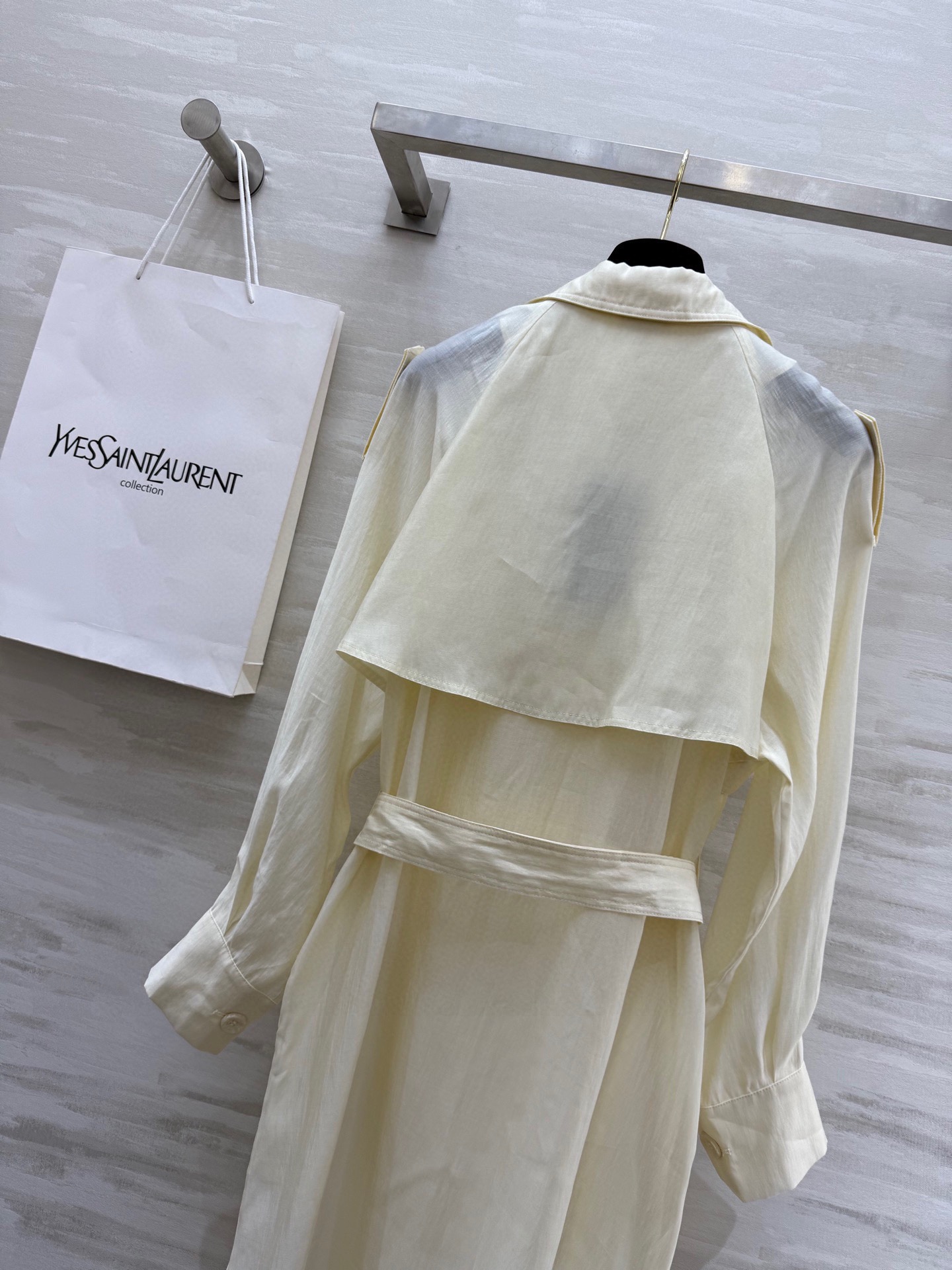 #ysl²⁶春夏新款 天丝风衣 高品质 现货首发size：S/M/L（s码胸围：114， 衣长：114）