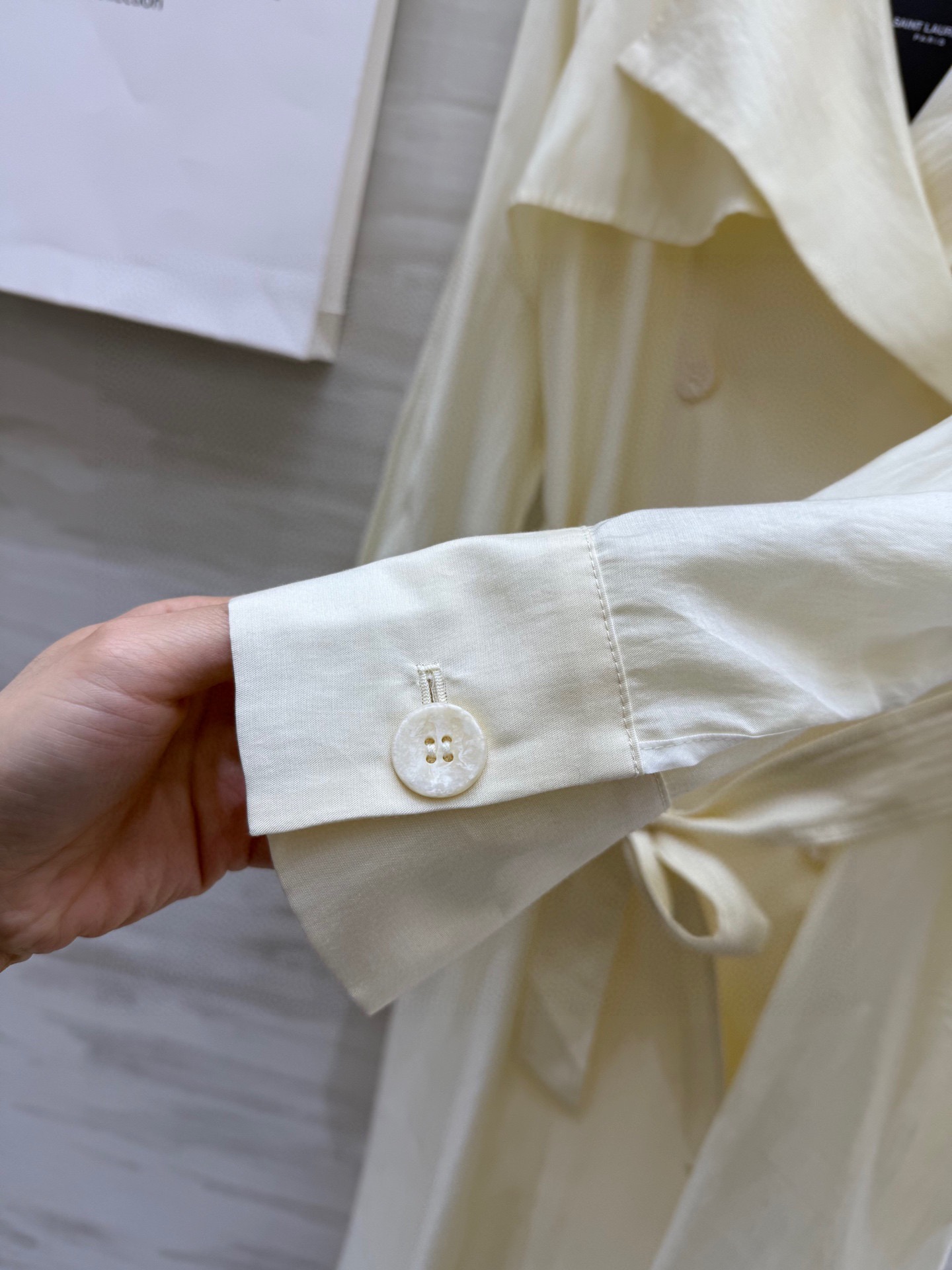 #ysl²⁶春夏新款 天丝风衣 高品质 现货首发size：S/M/L（s码胸围：114， 衣长：114）