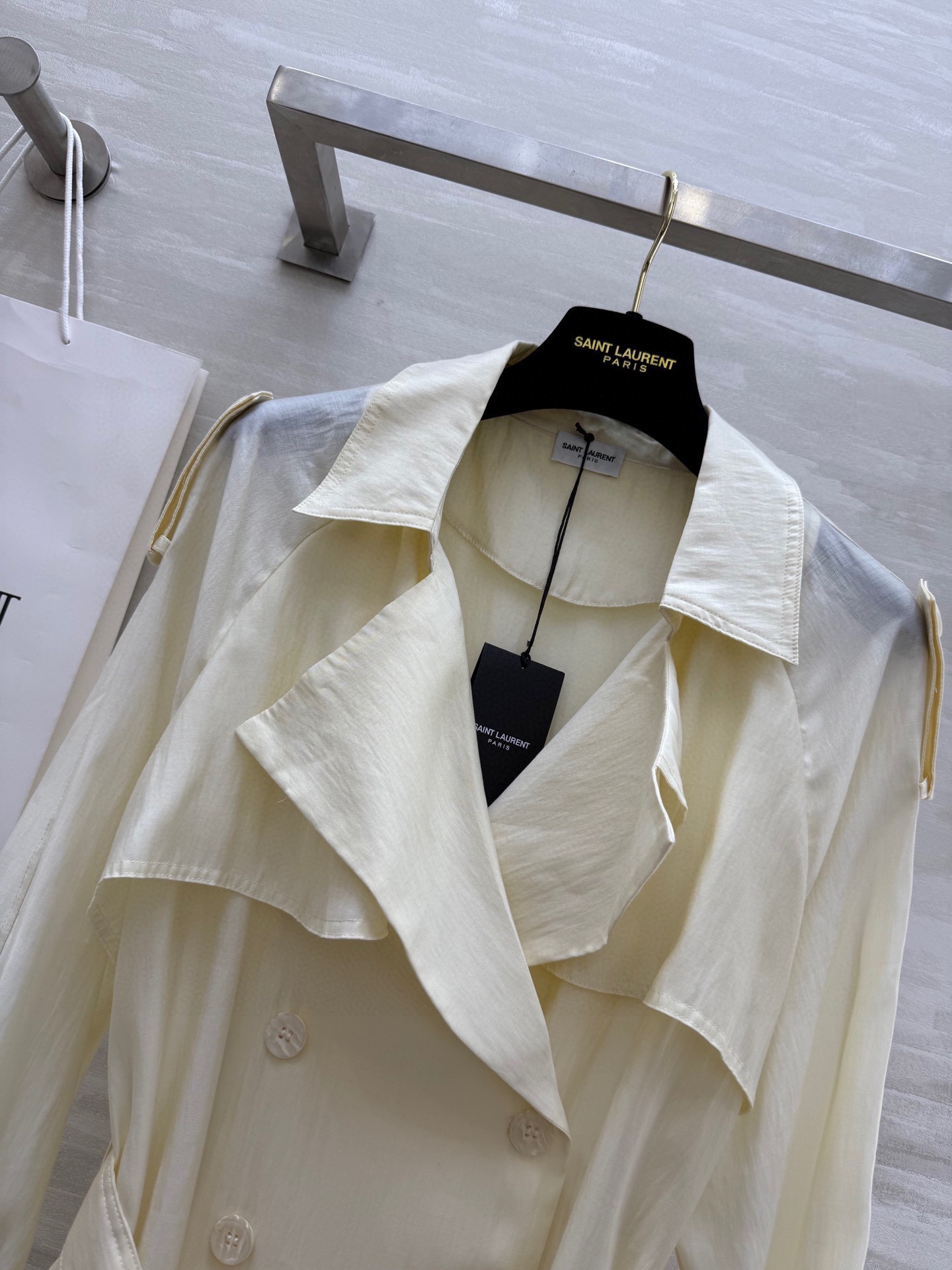 #ysl²⁶春夏新款 天丝风衣 高品质 现货首发size：S/M/L（s码胸围：114， 衣长：114）