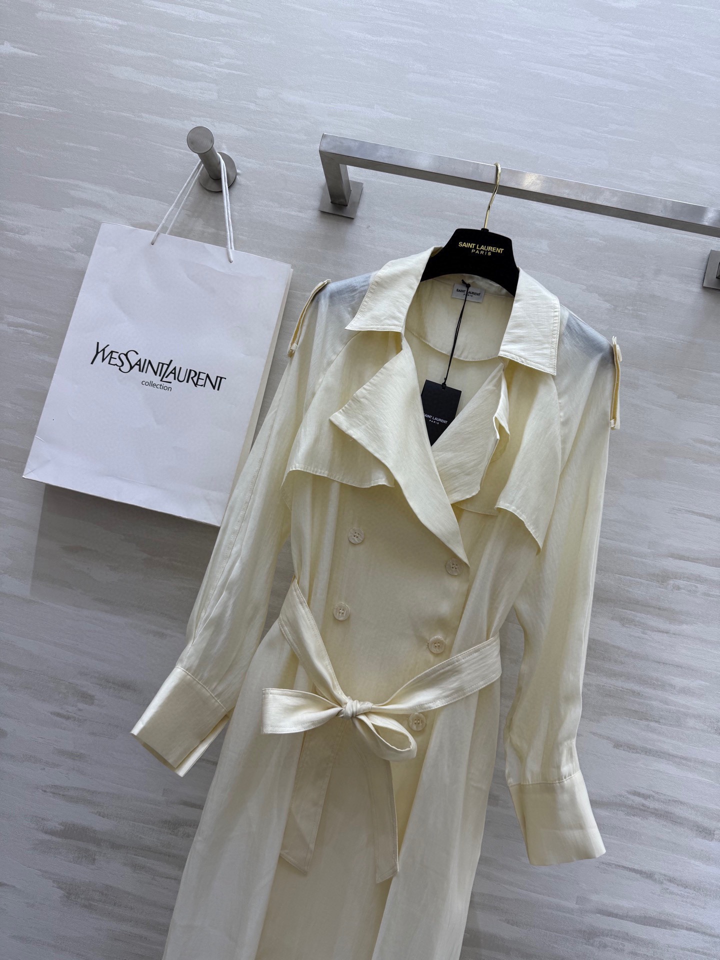 #ysl²⁶春夏新款 天丝风衣 高品质 现货首发size：S/M/L（s码胸围：114， 衣长：114）