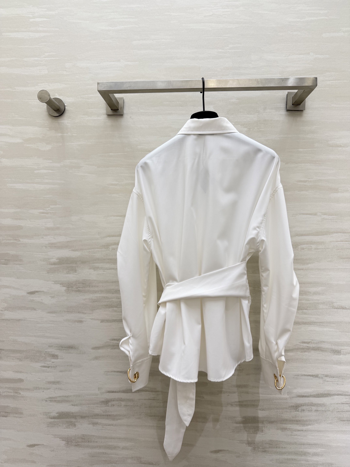 #Loew♡²⁶春夏新款 绑带收腰衬衣 绑带设计收腰显瘦 袖口金属圆扣精致高级 灯笼袖设计感十足 高品质