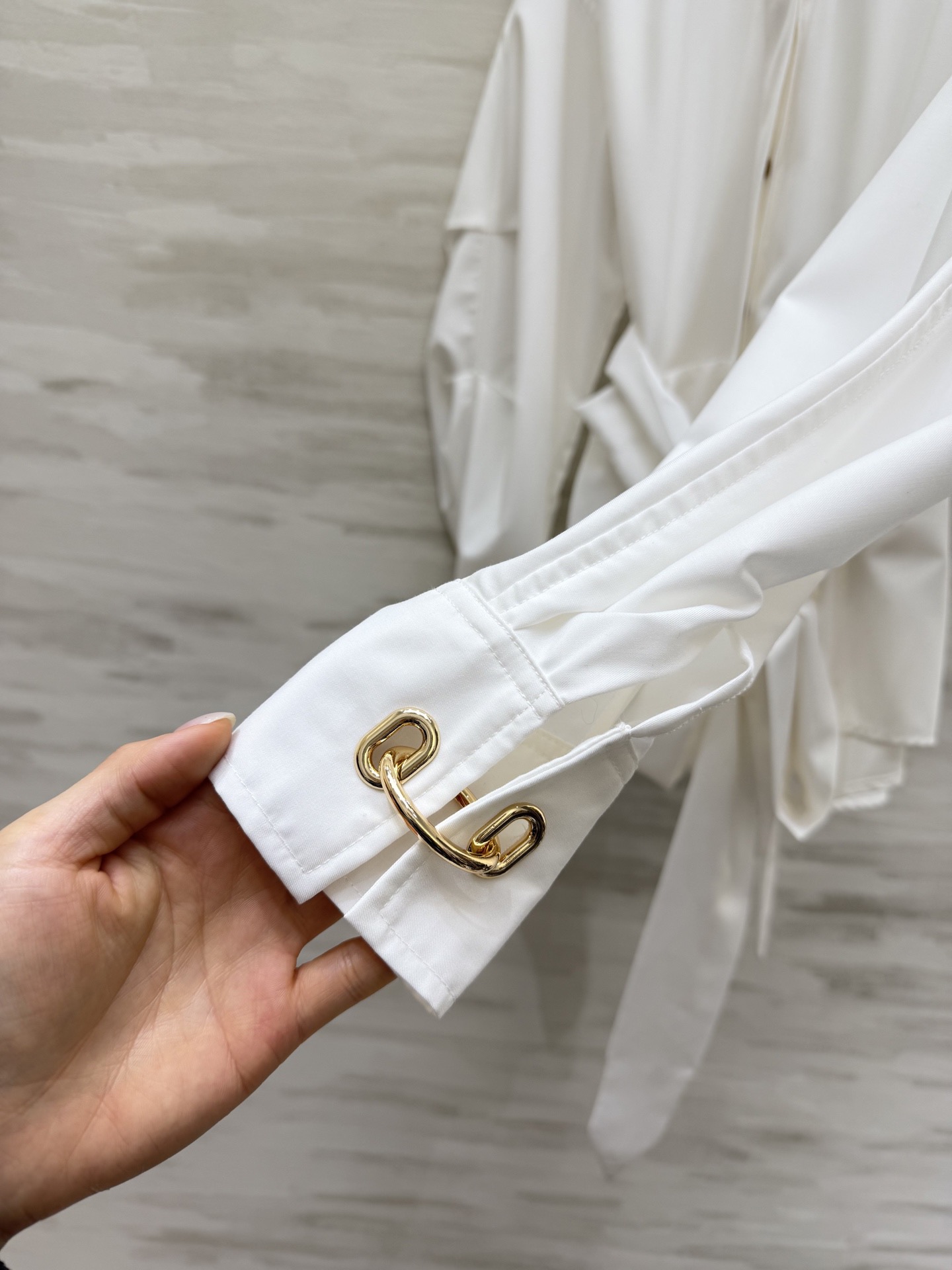 #Loew♡²⁶春夏新款 绑带收腰衬衣 绑带设计收腰显瘦 袖口金属圆扣精致高级 灯笼袖设计感十足 高品质