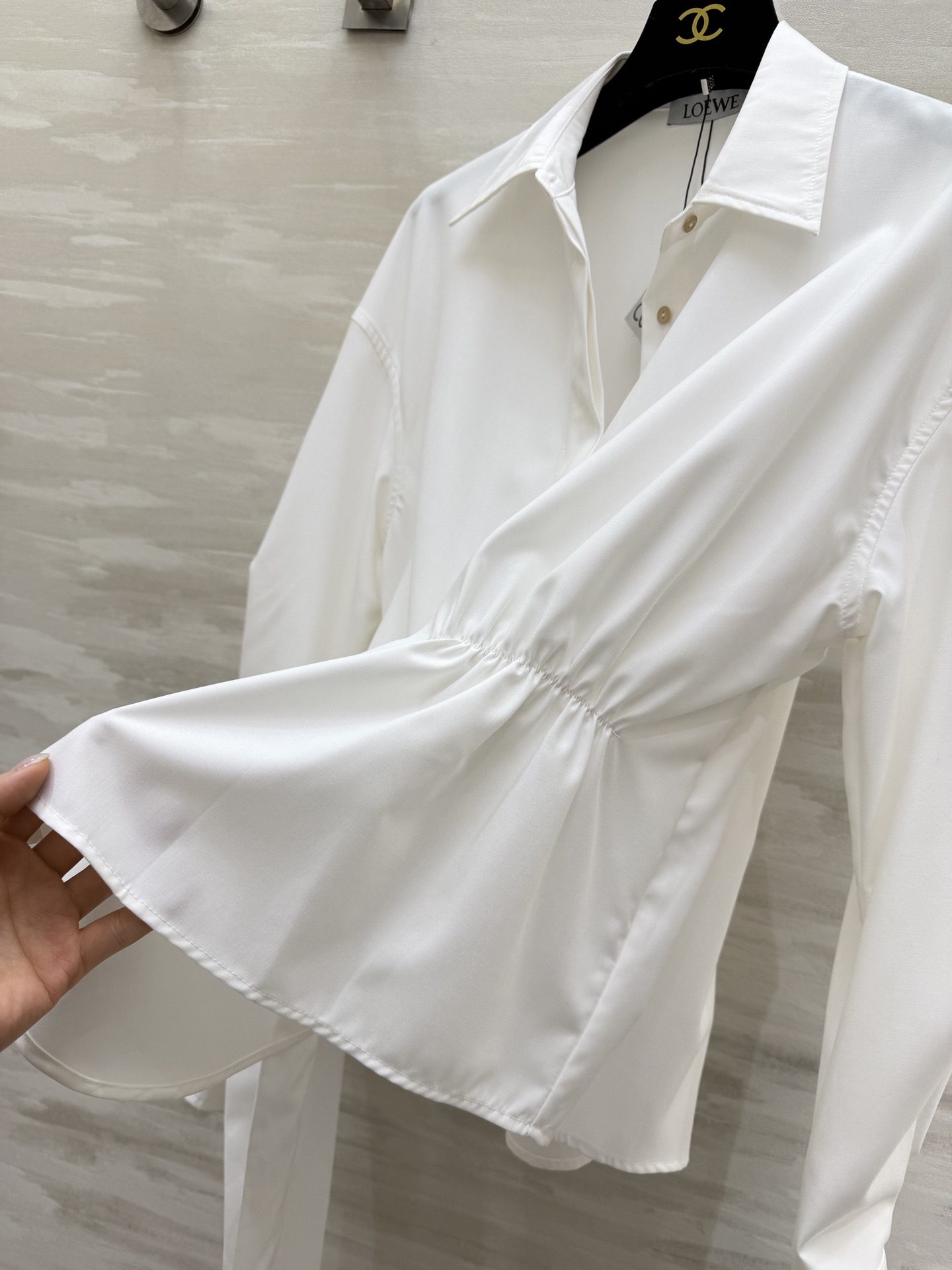 #Loew♡²⁶春夏新款 绑带收腰衬衣 绑带设计收腰显瘦 袖口金属圆扣精致高级 灯笼袖设计感十足 高品质