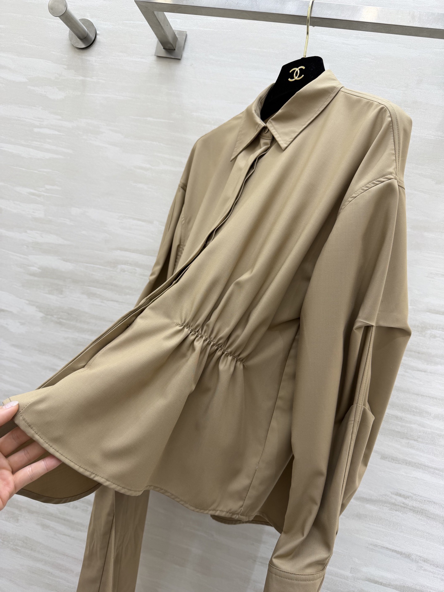 #Loew♡²⁶春夏新款 绑带收腰衬衣 绑带设计收腰显瘦 袖口金属圆扣精致高级 灯笼袖设计感十足 高品质