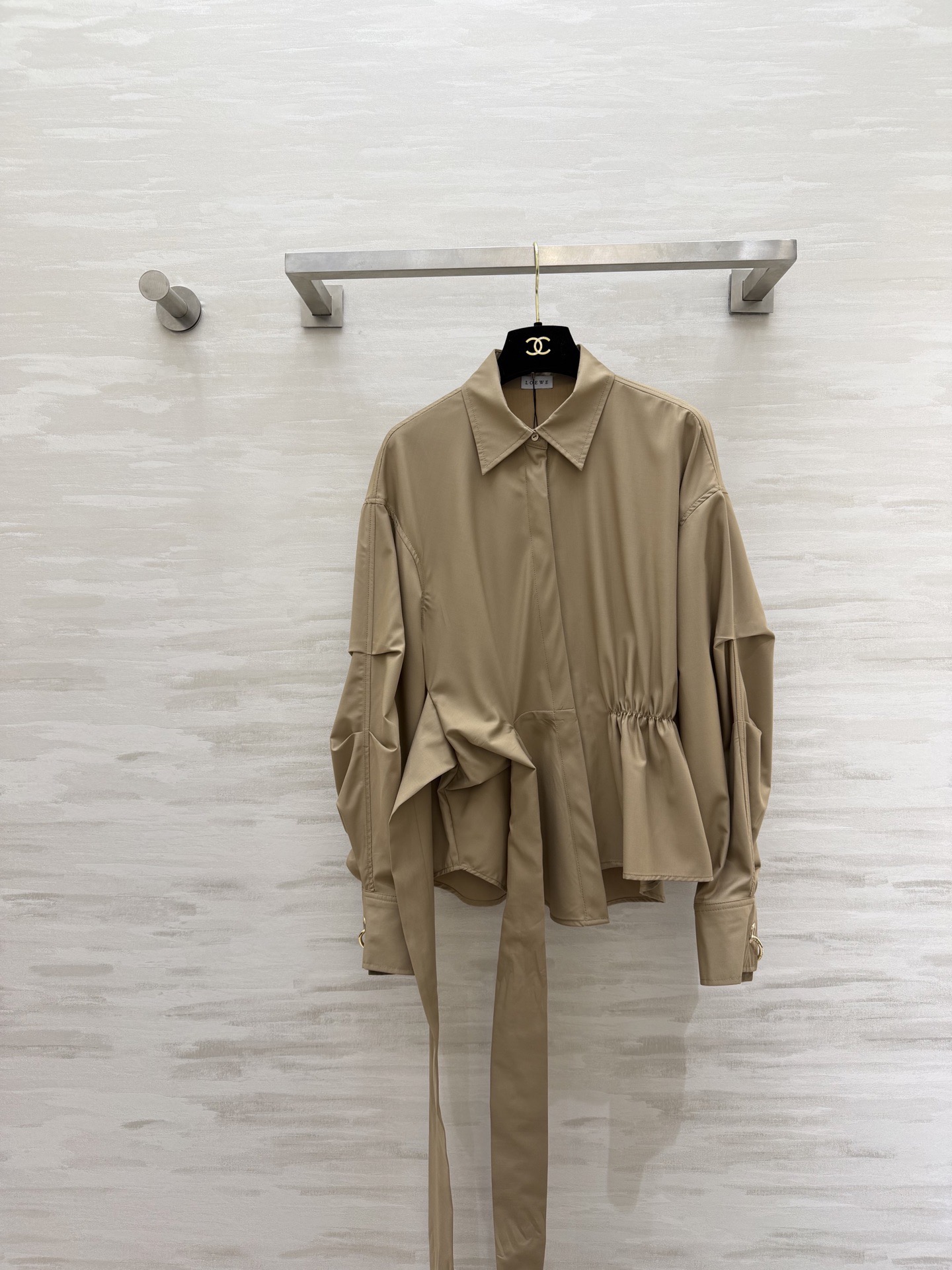 #Loew♡²⁶春夏新款 绑带收腰衬衣 绑带设计收腰显瘦 袖口金属圆扣精致高级 灯笼袖设计感十足 高品质