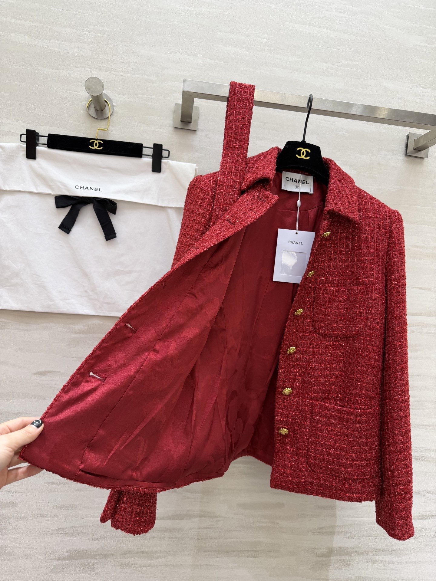 #Chane♡²⁶新款 红色编织粗花呢外套 金色纽扣+腰带设计 优雅又精致 纹理感粗花呢材质 本布腰带轻