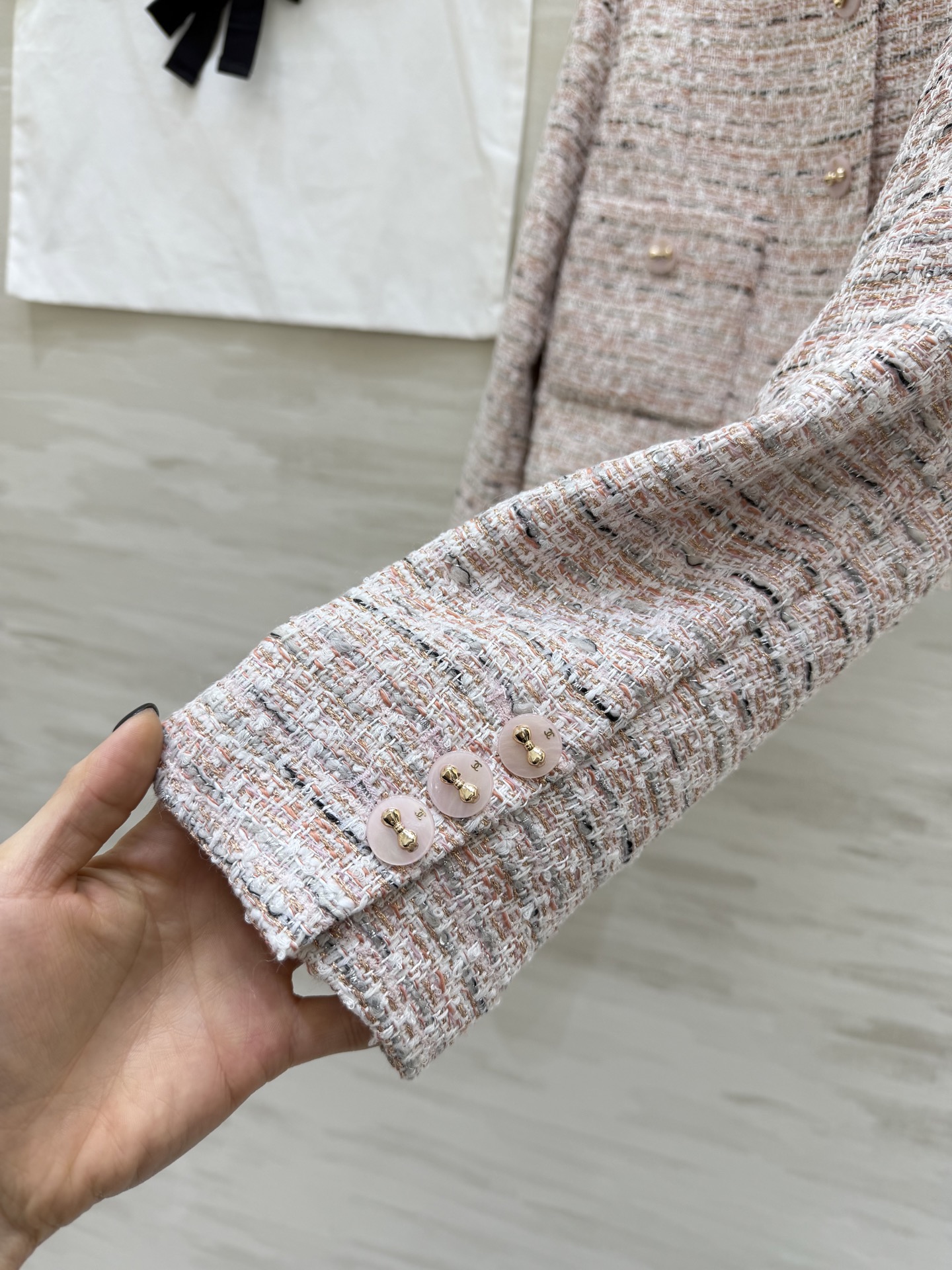 #Chane♡²⁶早春新款 高级立体花朵点缀羊毛混纺花呢外套 高品质定制 现货首发size：S/M/L（