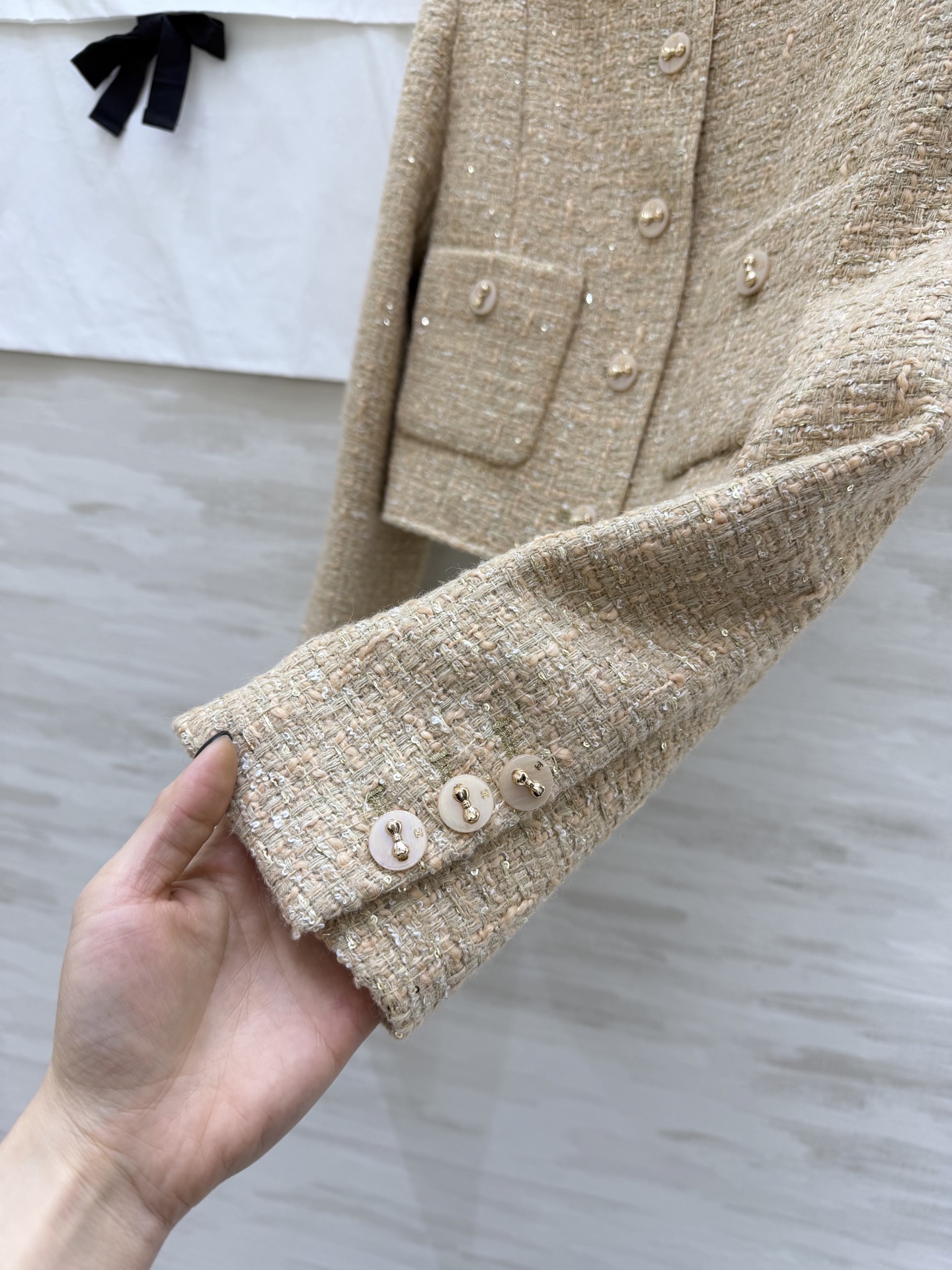 #Chane♡²⁶早春新款 高级立体花朵点缀羊毛混纺花呢外套 高品质定制 现货首发size：S/M/L（