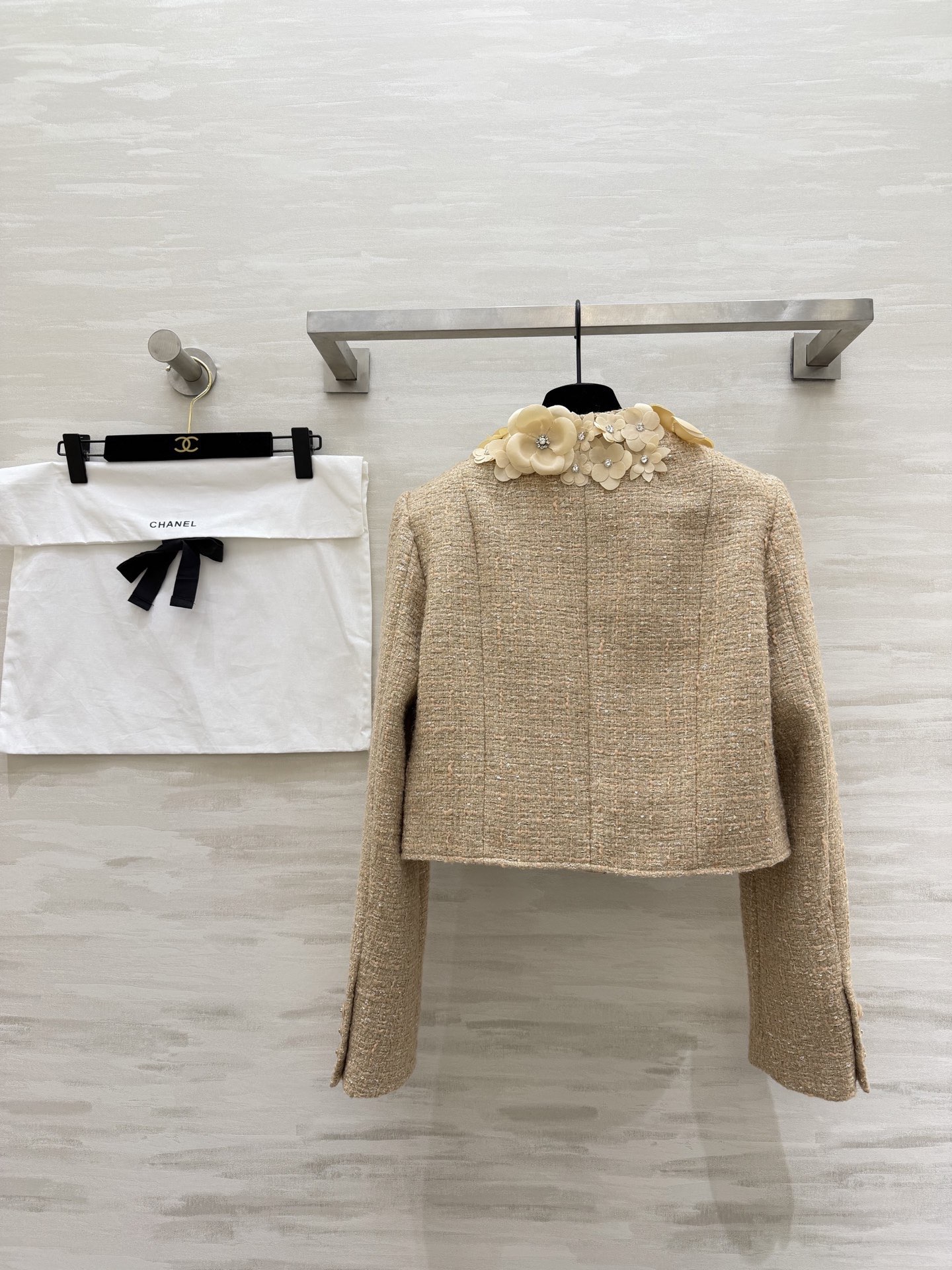 #Chane♡²⁶早春新款 高级立体花朵点缀羊毛混纺花呢外套 高品质定制 现货首发size：S/M/L（