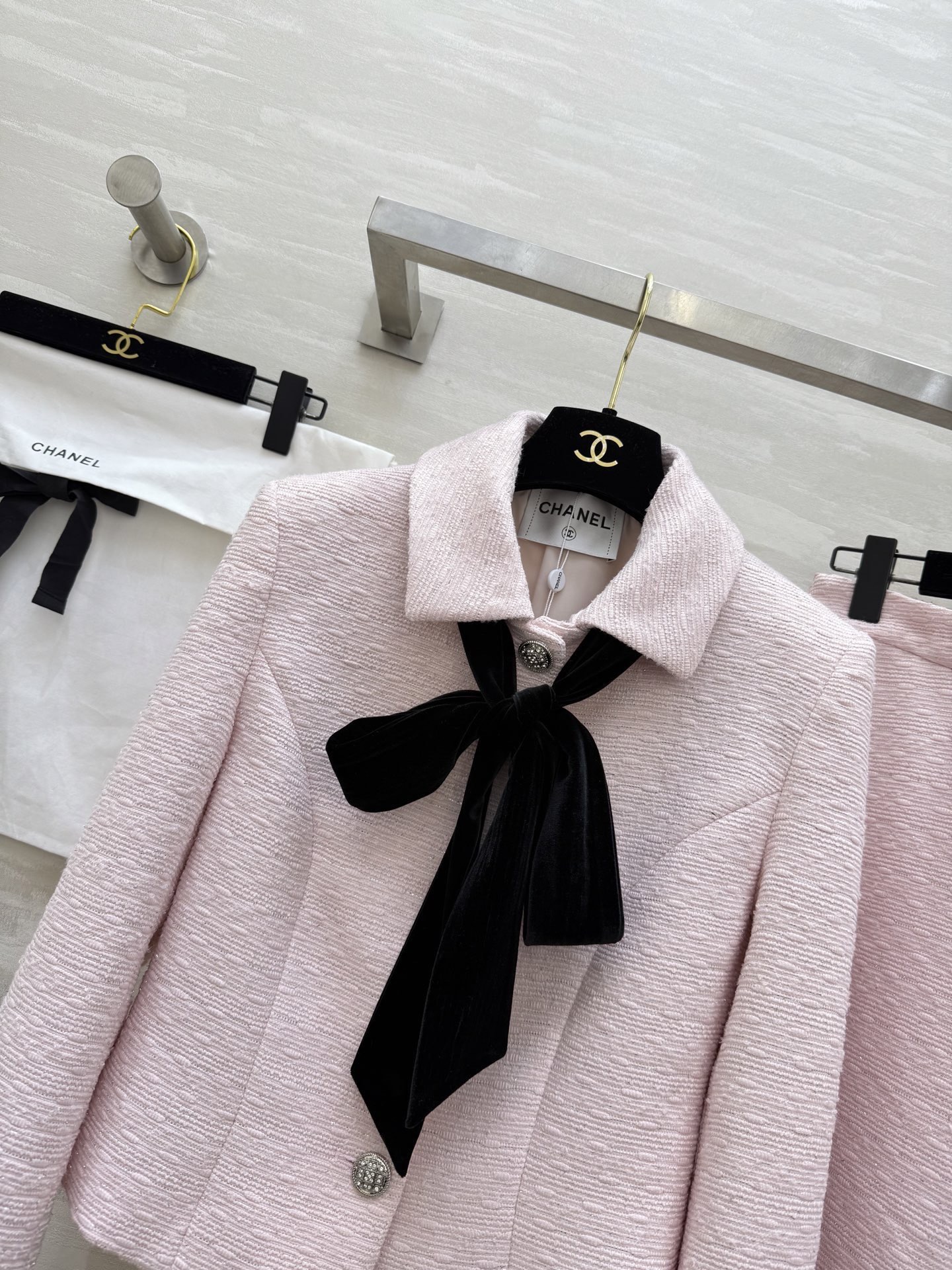 #Chane♡早春新款 千金名媛套装 短款外套+高腰半身裙 经典黑白配色 优雅复古气质满分 外套翻领设计