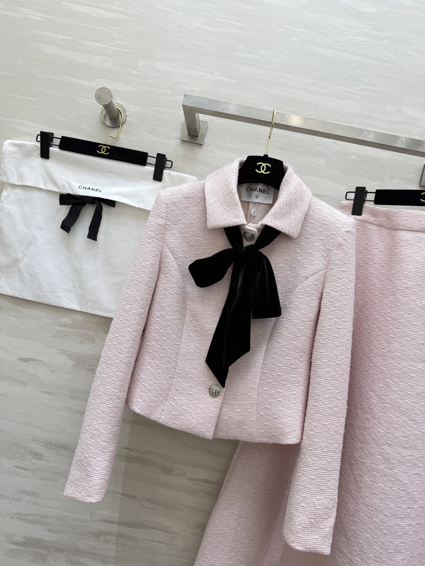 #Chane♡早春新款 千金名媛套装 短款外套+高腰半身裙 经典黑白配色 优雅复古气质满分 外套翻领设计