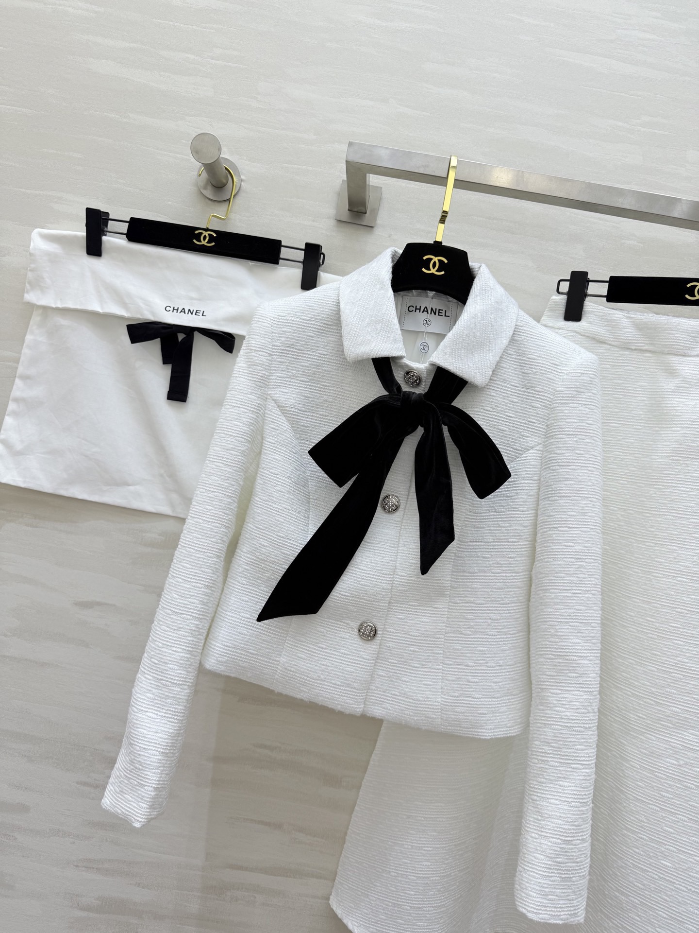 #Chane♡早春新款 千金名媛套装 短款外套+高腰半身裙 经典黑白配色 优雅复古气质满分 外套翻领设计