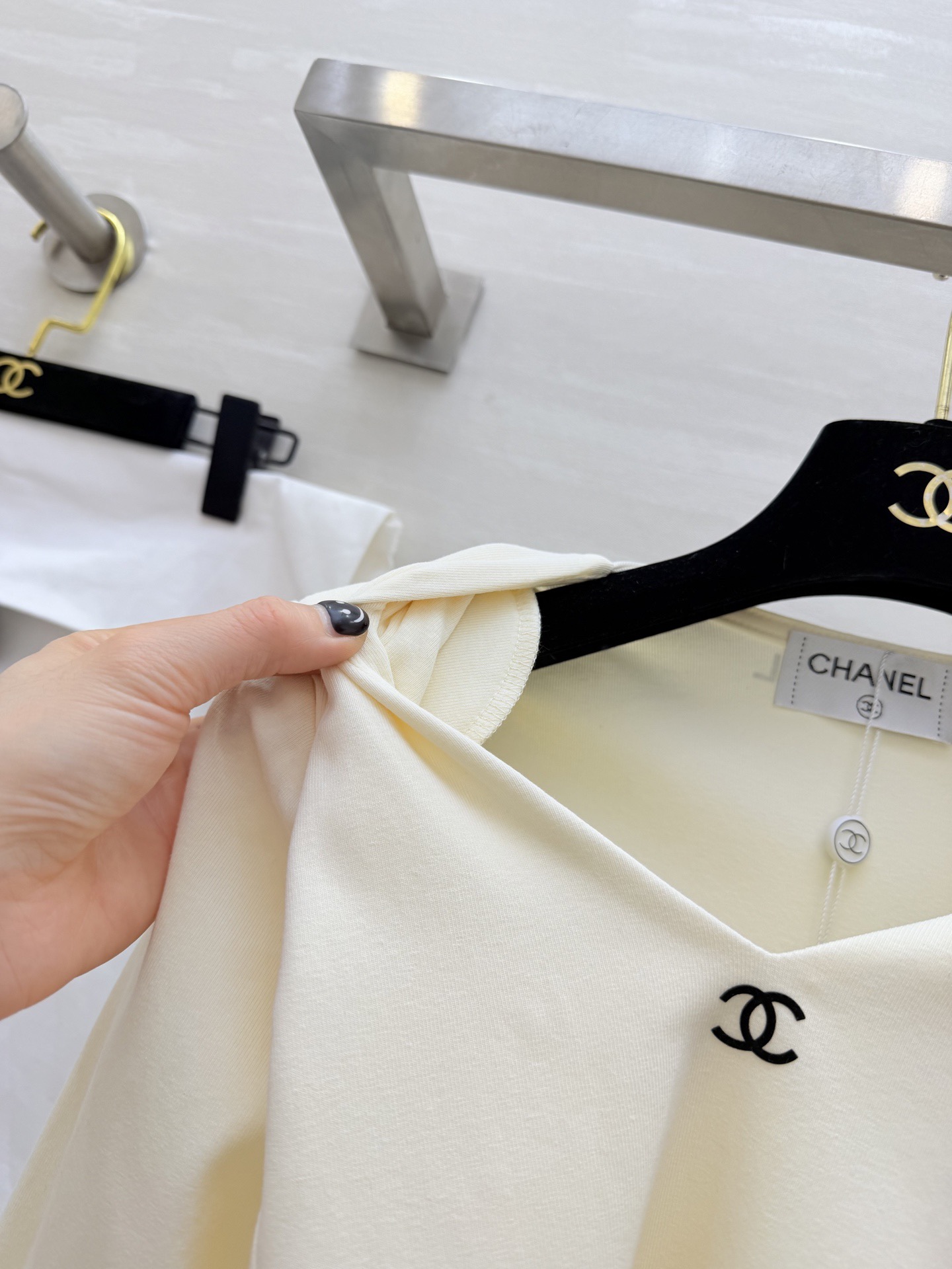 #Chane♡²⁶爆款 拉毛v领长袖上衣 高品质定制 现货首发size：S/M/L（）