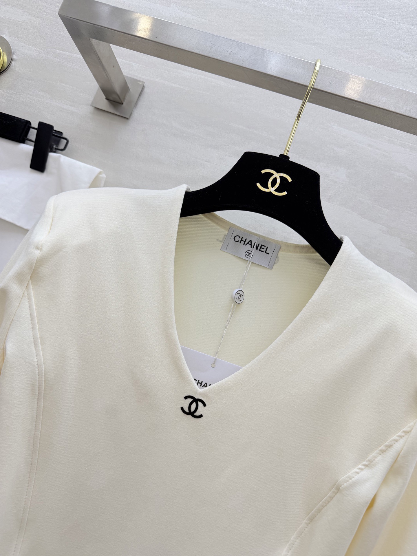 #Chane♡²⁶爆款 拉毛v领长袖上衣 高品质定制 现货首发size：S/M/L（）