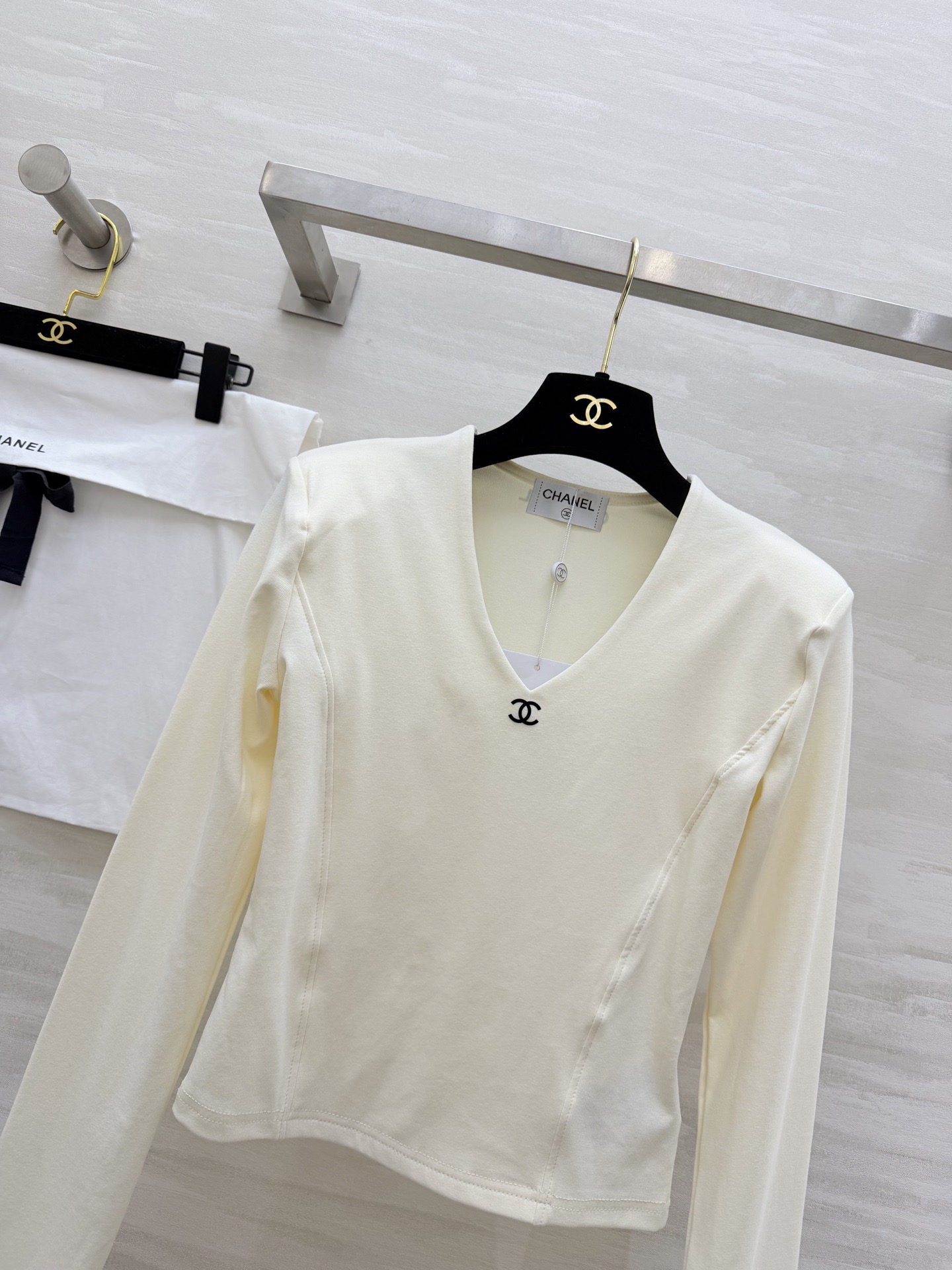 #Chane♡²⁶爆款 拉毛v领长袖上衣 高品质定制 现货首发size：S/M/L（）