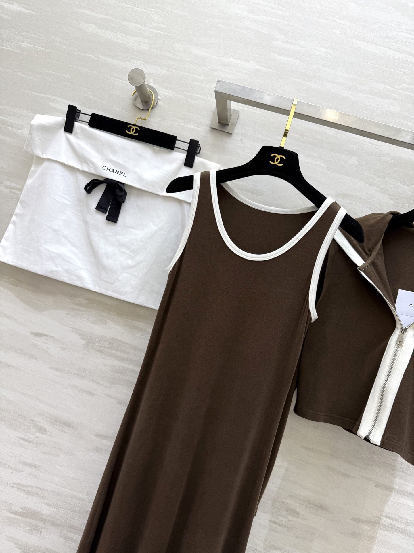 #Chane♡连帽外套➕背心长裙两件套羊毛套装 背心长裙修身显瘦 定制羊毛混纺面料亲肤舒适 高品质定制 