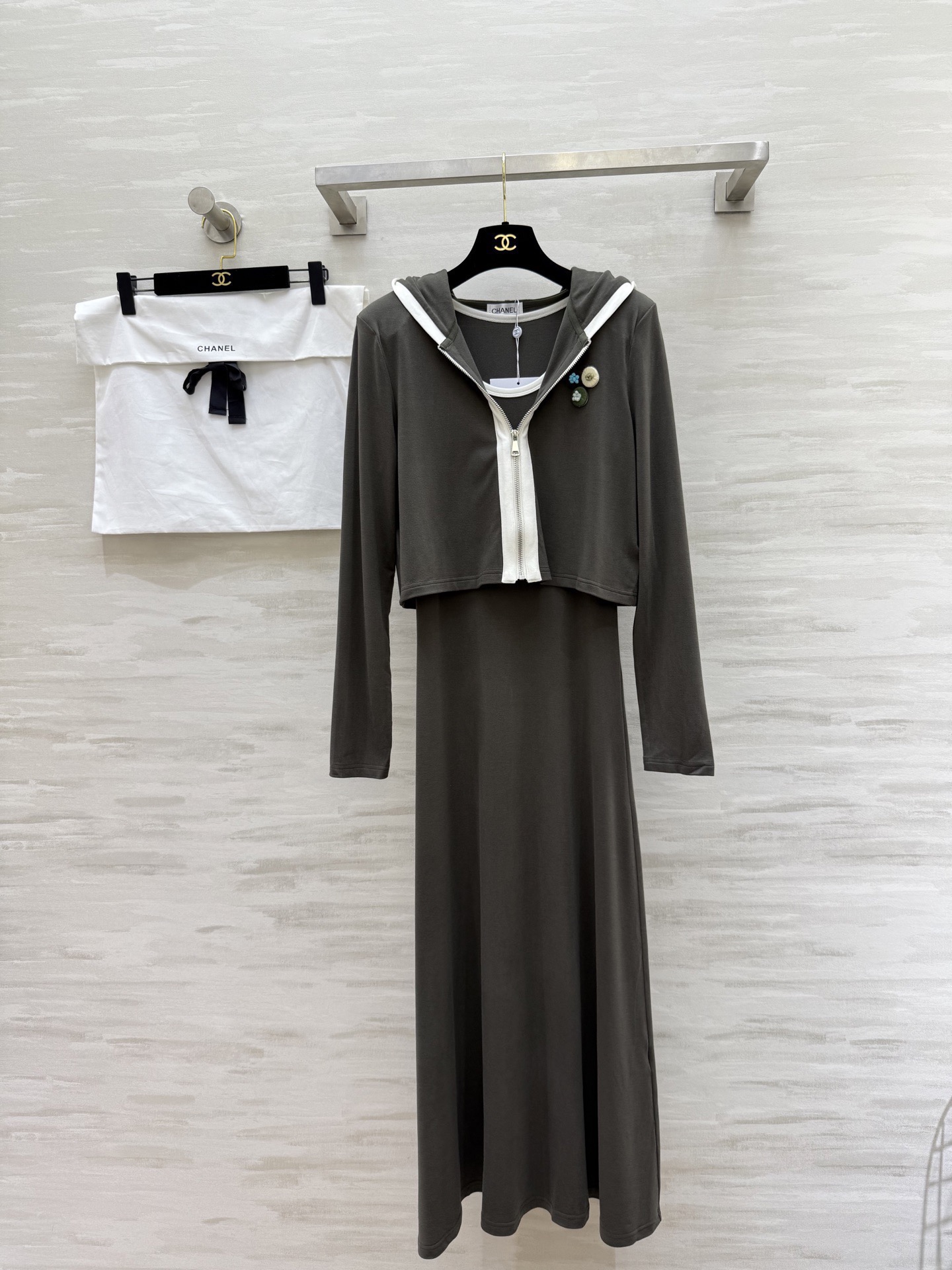 #Chane♡连帽外套➕背心长裙两件套羊毛套装 背心长裙修身显瘦 定制羊毛混纺面料亲肤舒适 高品质定制 