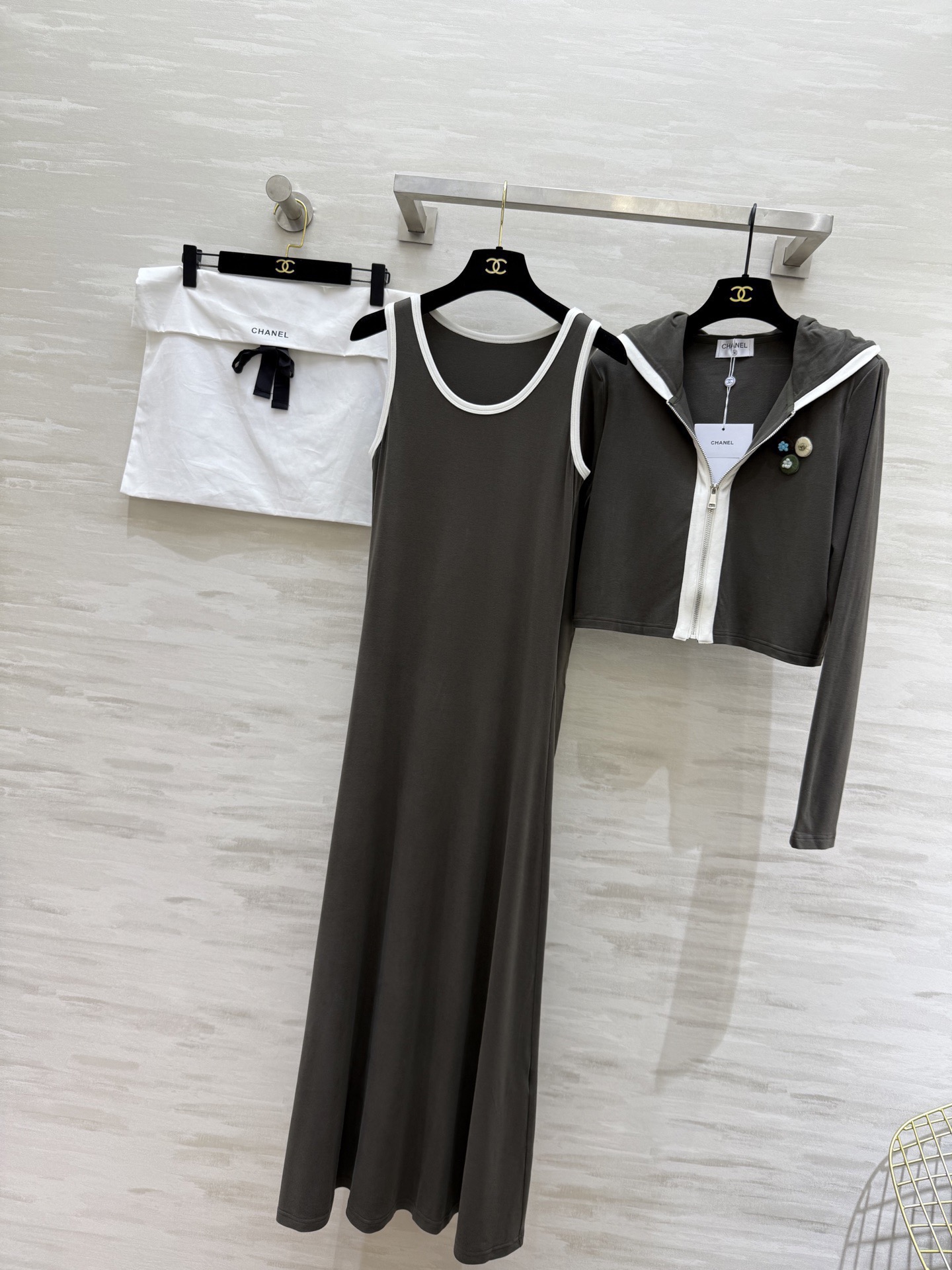 #Chane♡连帽外套➕背心长裙两件套羊毛套装 背心长裙修身显瘦 定制羊毛混纺面料亲肤舒适 高品质定制 