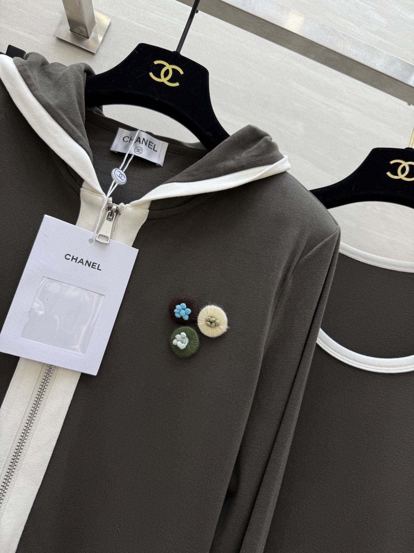 #Chane♡连帽外套➕背心长裙两件套羊毛套装 背心长裙修身显瘦 定制羊毛混纺面料亲肤舒适 高品质定制 