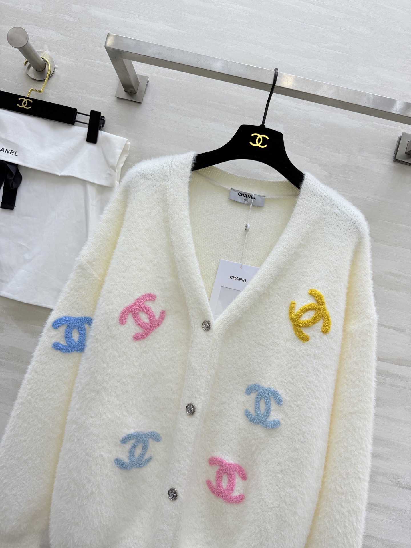 #Chane♡新款 环保水貂绒开衫外套 彩色logo点缀俏皮可爱 高品质定制 现货首发size：36/3