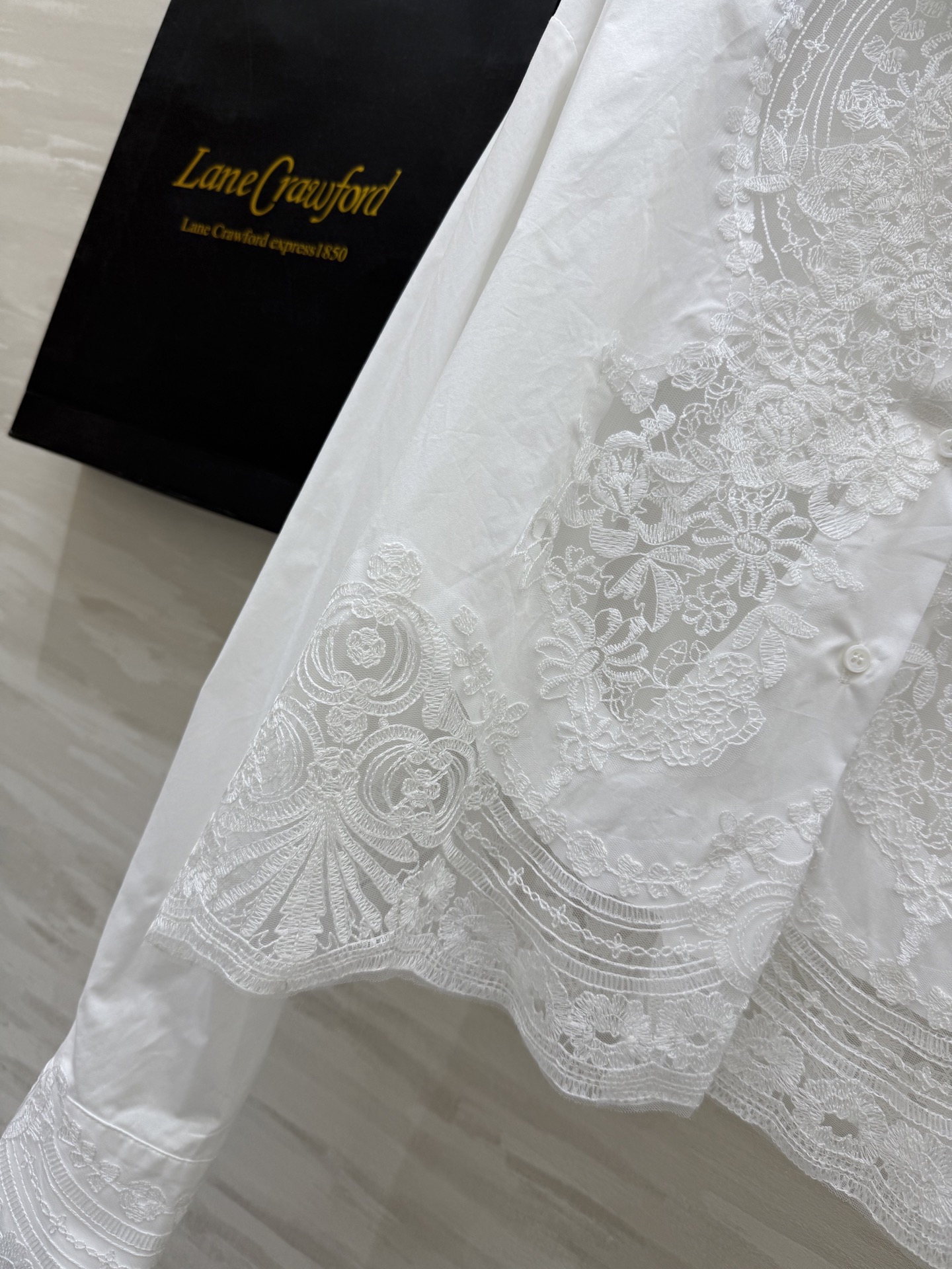 #Ermanno Scervin♡蕾丝翻领衬衣 意大利富有“顶级蕾丝之王”的称呼 静奢美学 简约不简单 